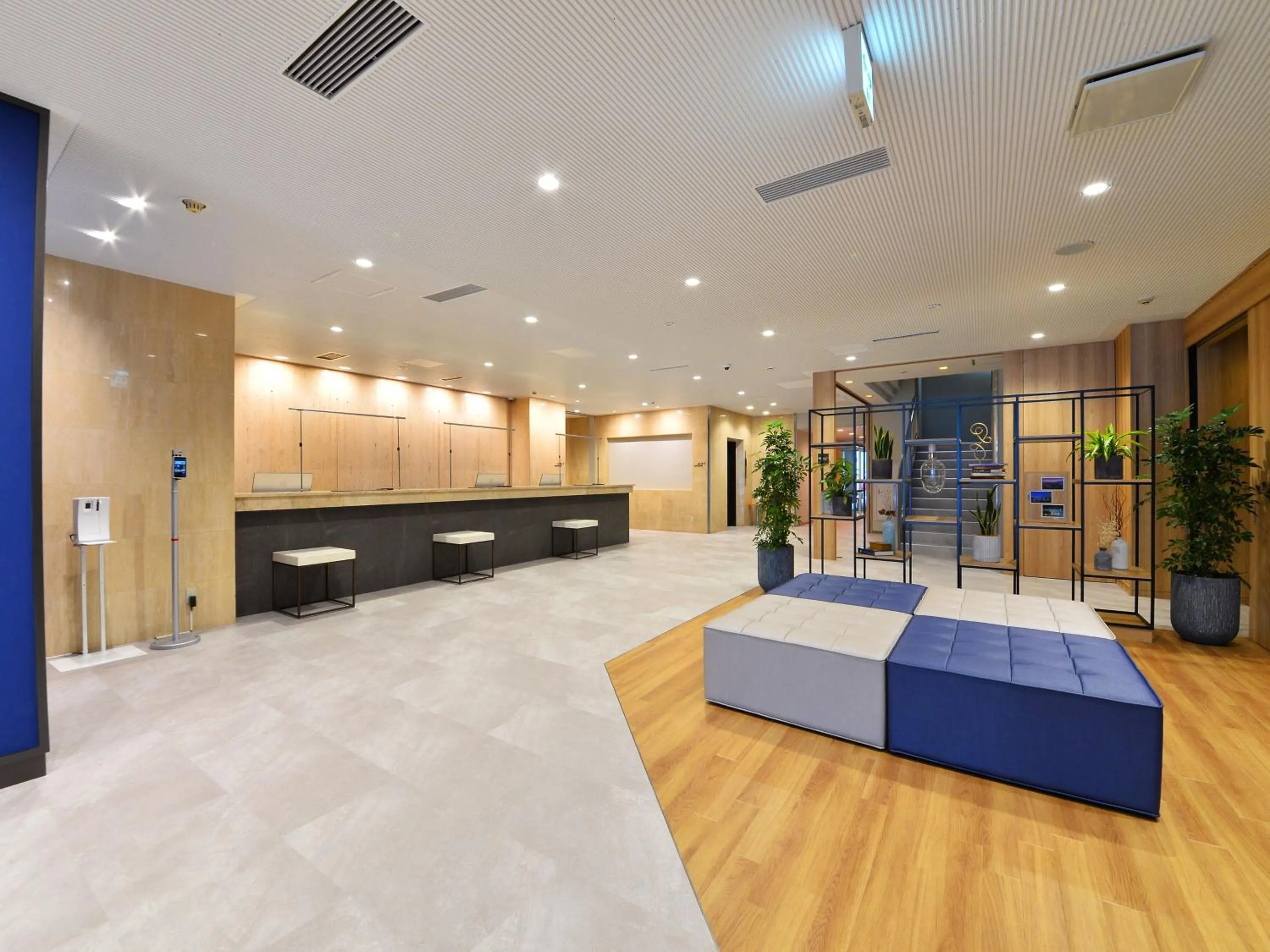 Lobby or reception in HOTEL MYSTAYS Hakodate Station