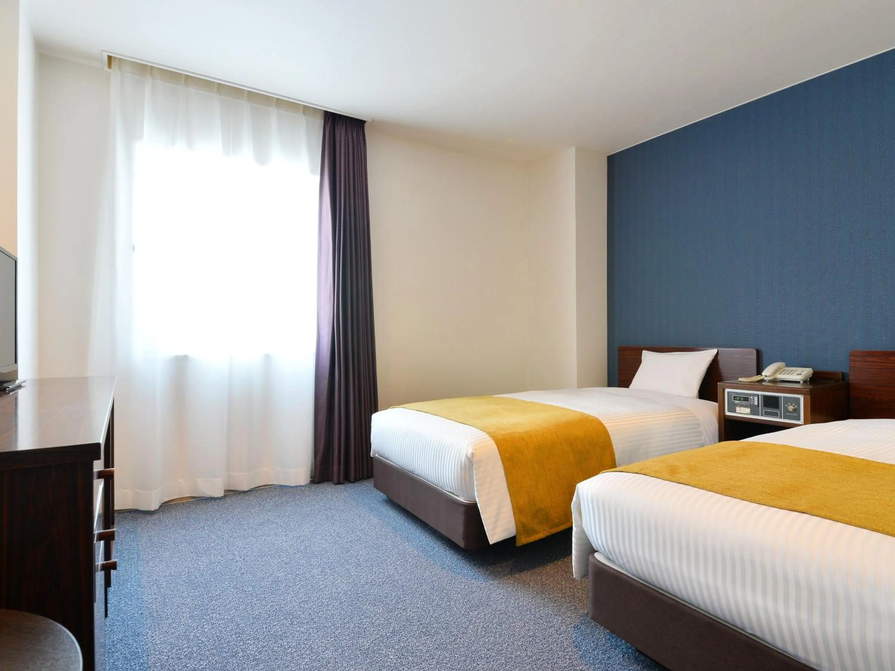 Photo of the whole room, Bed in HOTEL MYSTAYS Hakodate Station