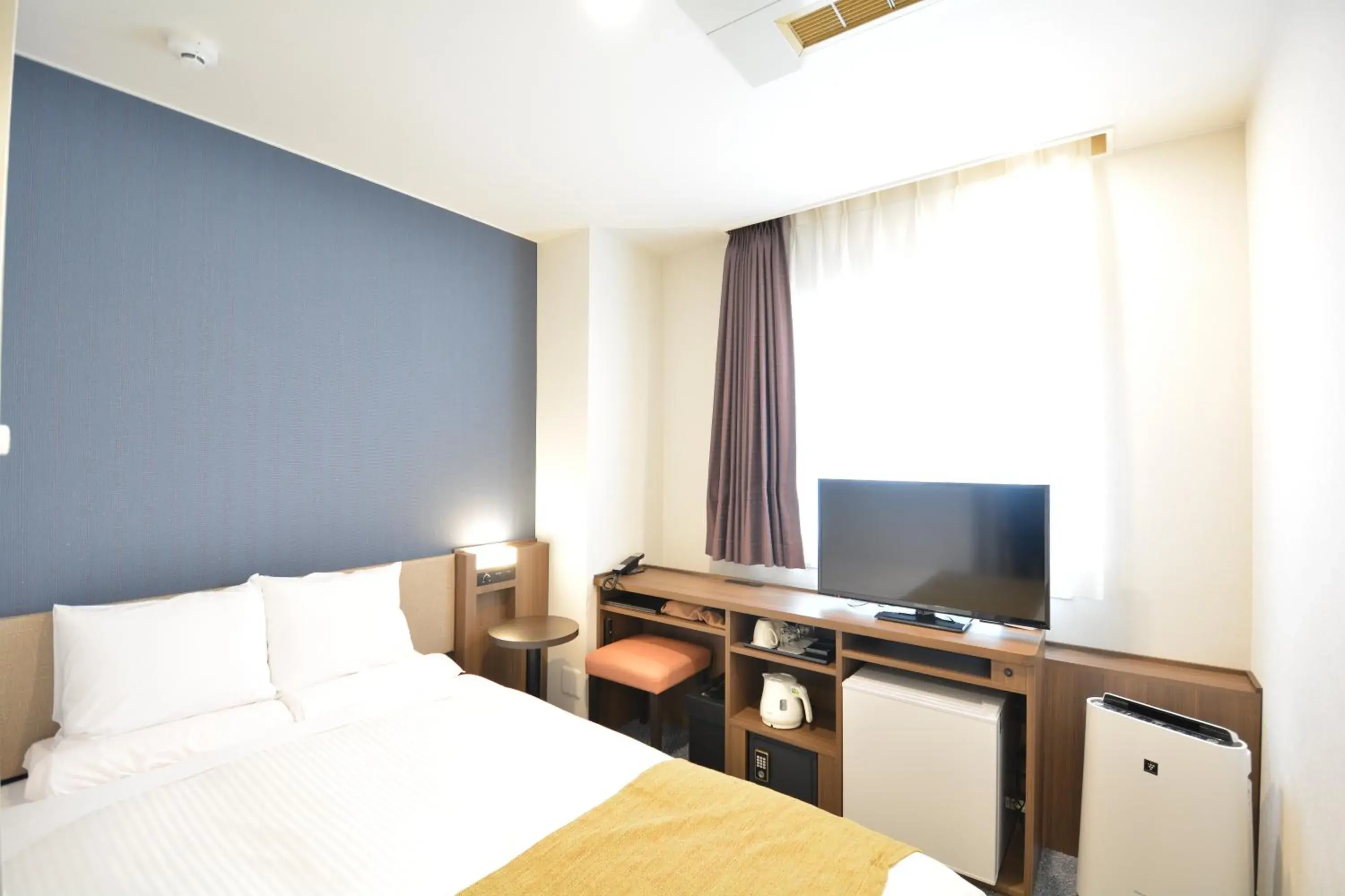 Photo of the whole room, Bed in HOTEL MYSTAYS Hakodate Station Photo of the whole room, Bed in HOTEL MYSTAYS Hakodate Station