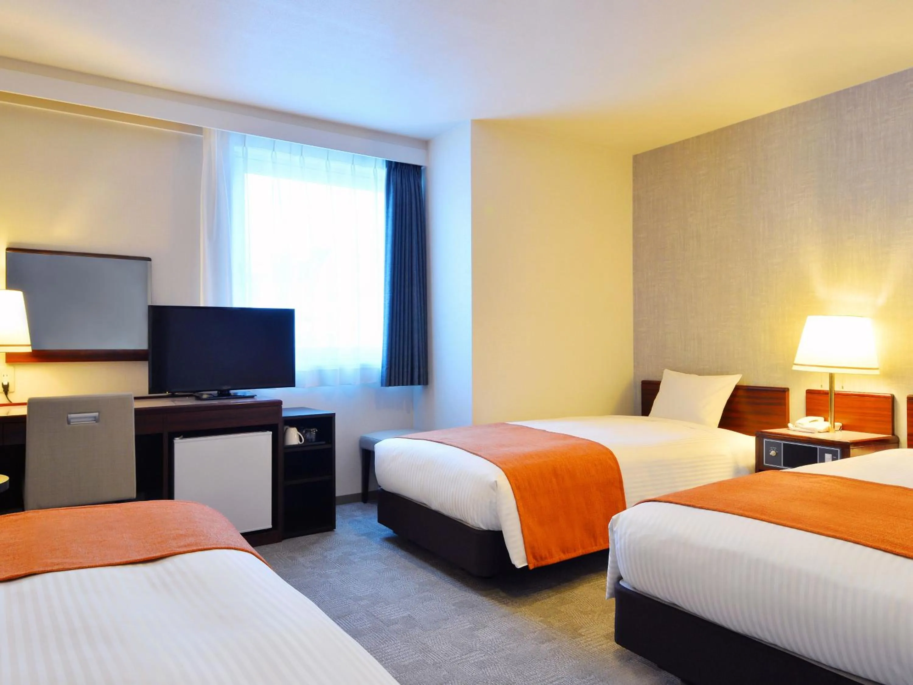 Photo of the whole room, Bed in HOTEL MYSTAYS Hakodate Station