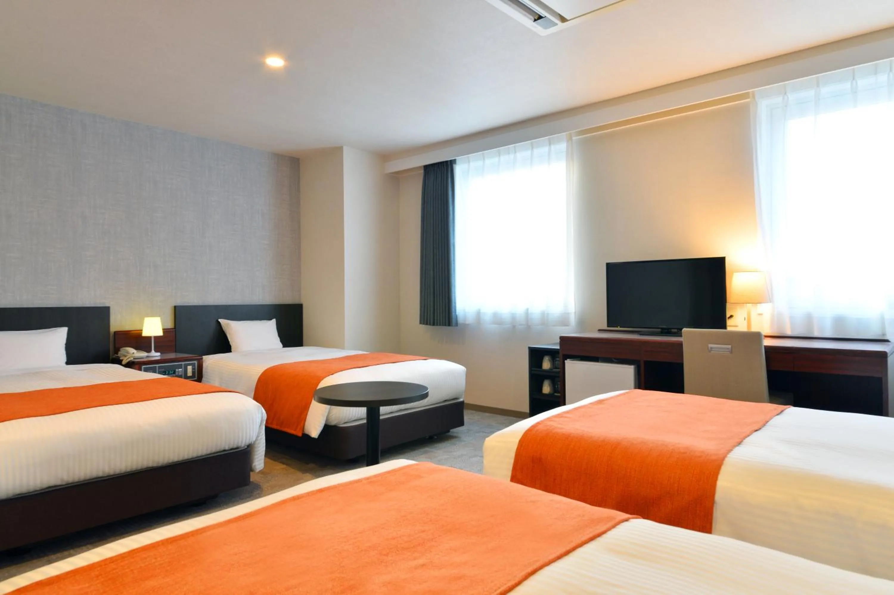 Photo of the whole room, Bed in HOTEL MYSTAYS Hakodate Station