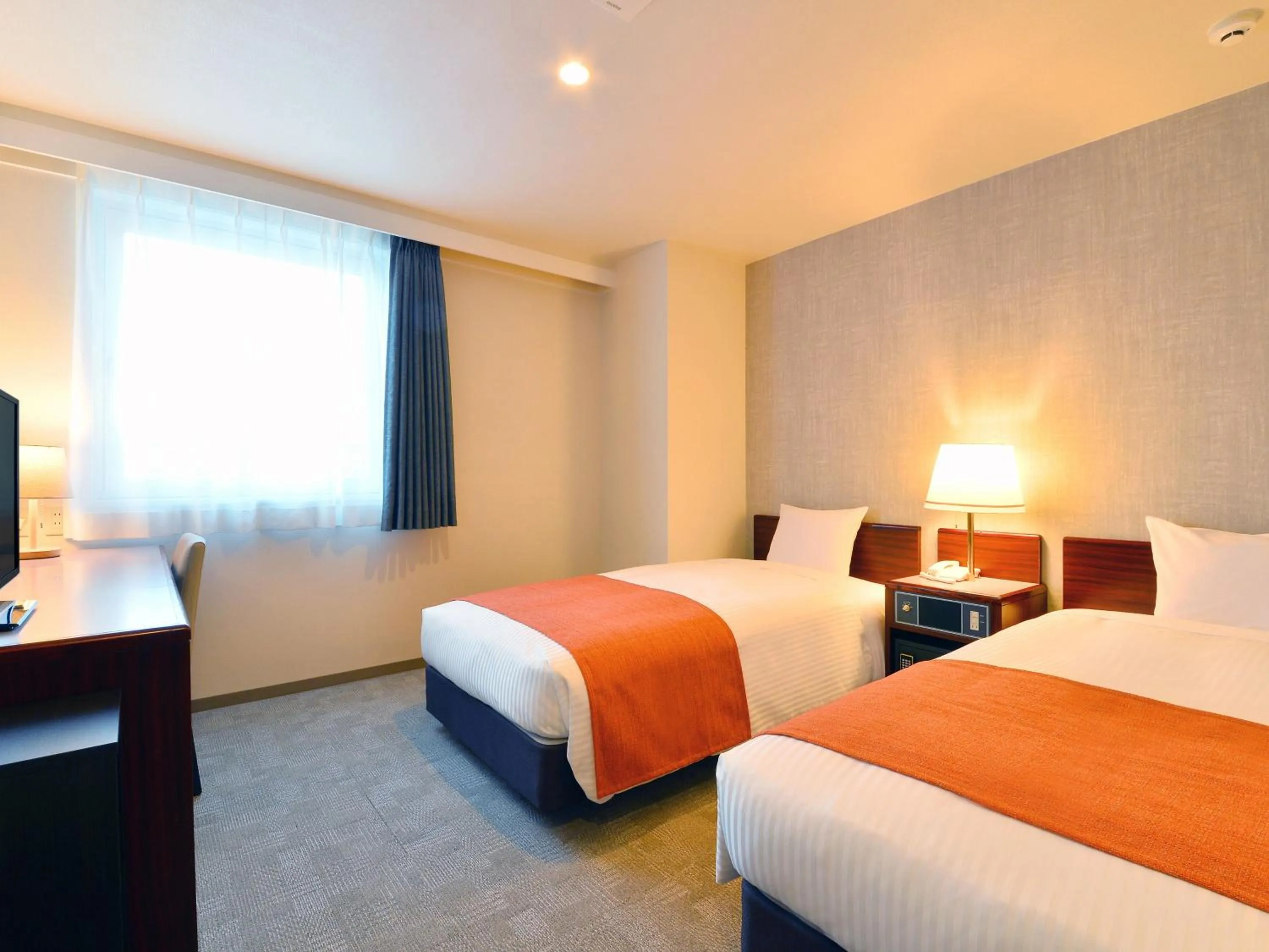 Photo of the whole room, Bed in HOTEL MYSTAYS Hakodate Station