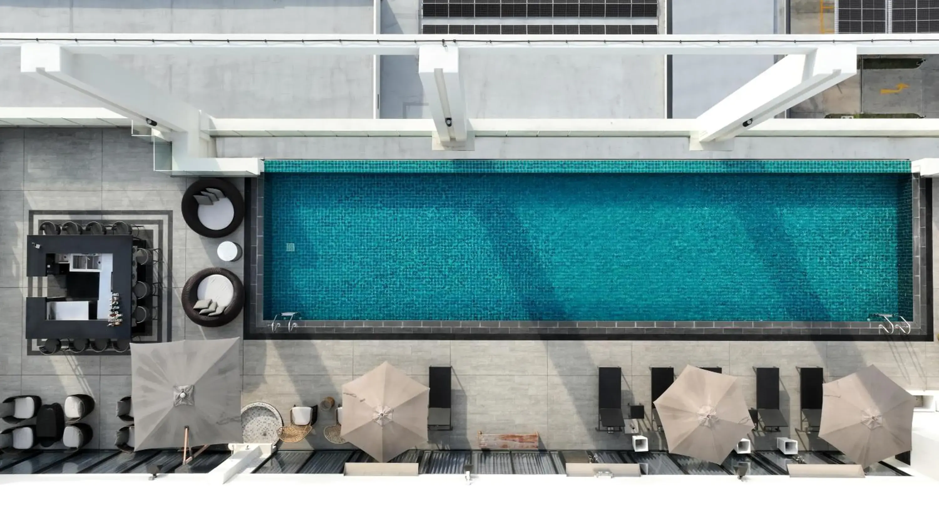 Swimming pool in Hotel Nikko Amata City Chonburi Swimming pool in Hotel Nikko Amata City Chonburi