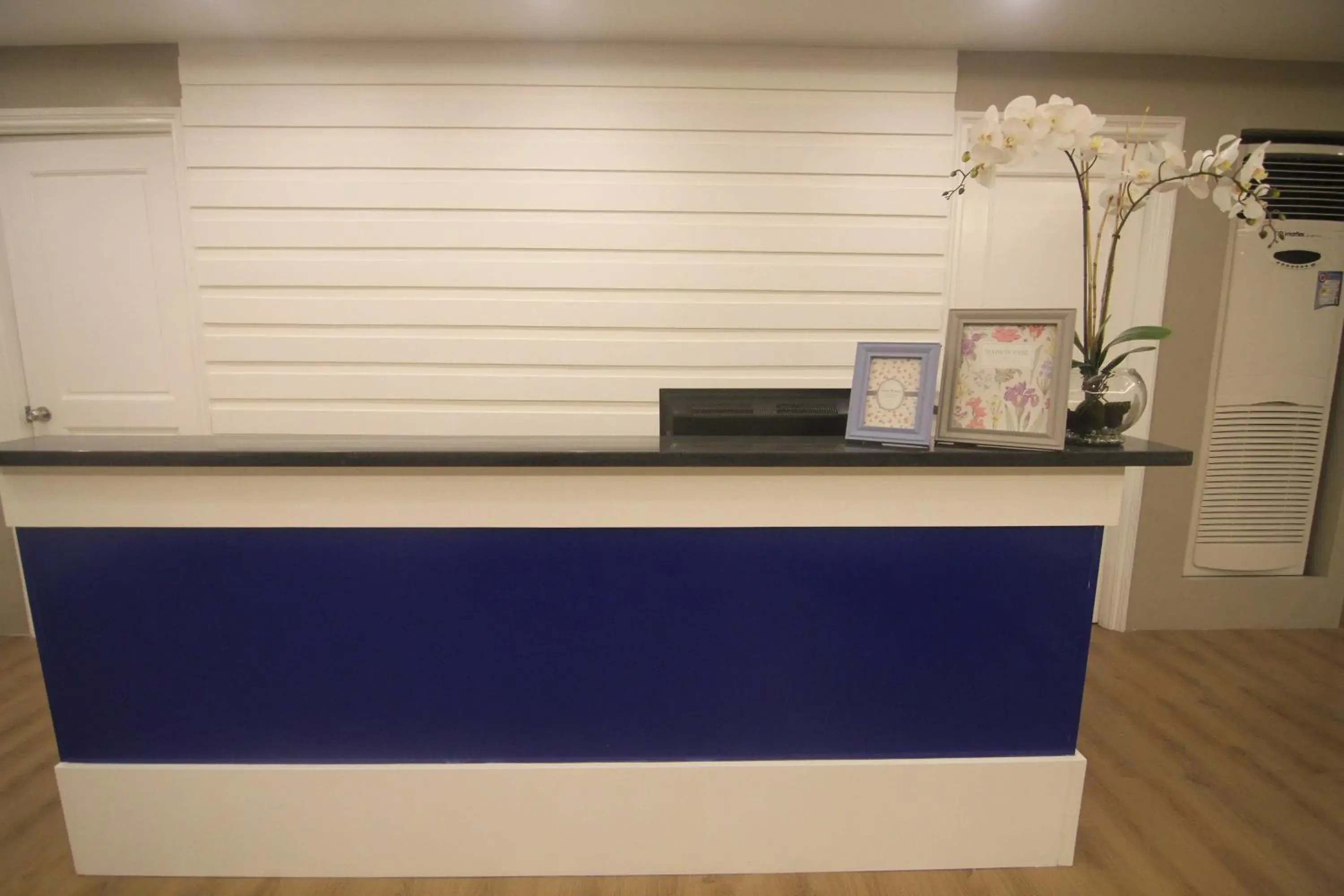 Lobby or reception in Bryan Condo Suites Makati near Airport Lobby or reception in Bryan Condo Suites Makati near Airport