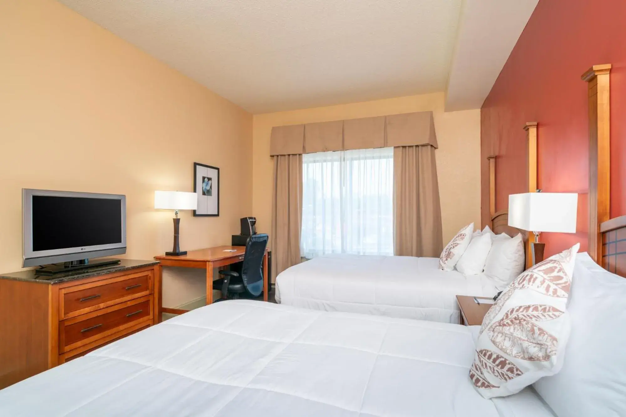 TV and multimedia, Bed in Hotel Arboretum TV and multimedia, Bed in Hotel Arboretum