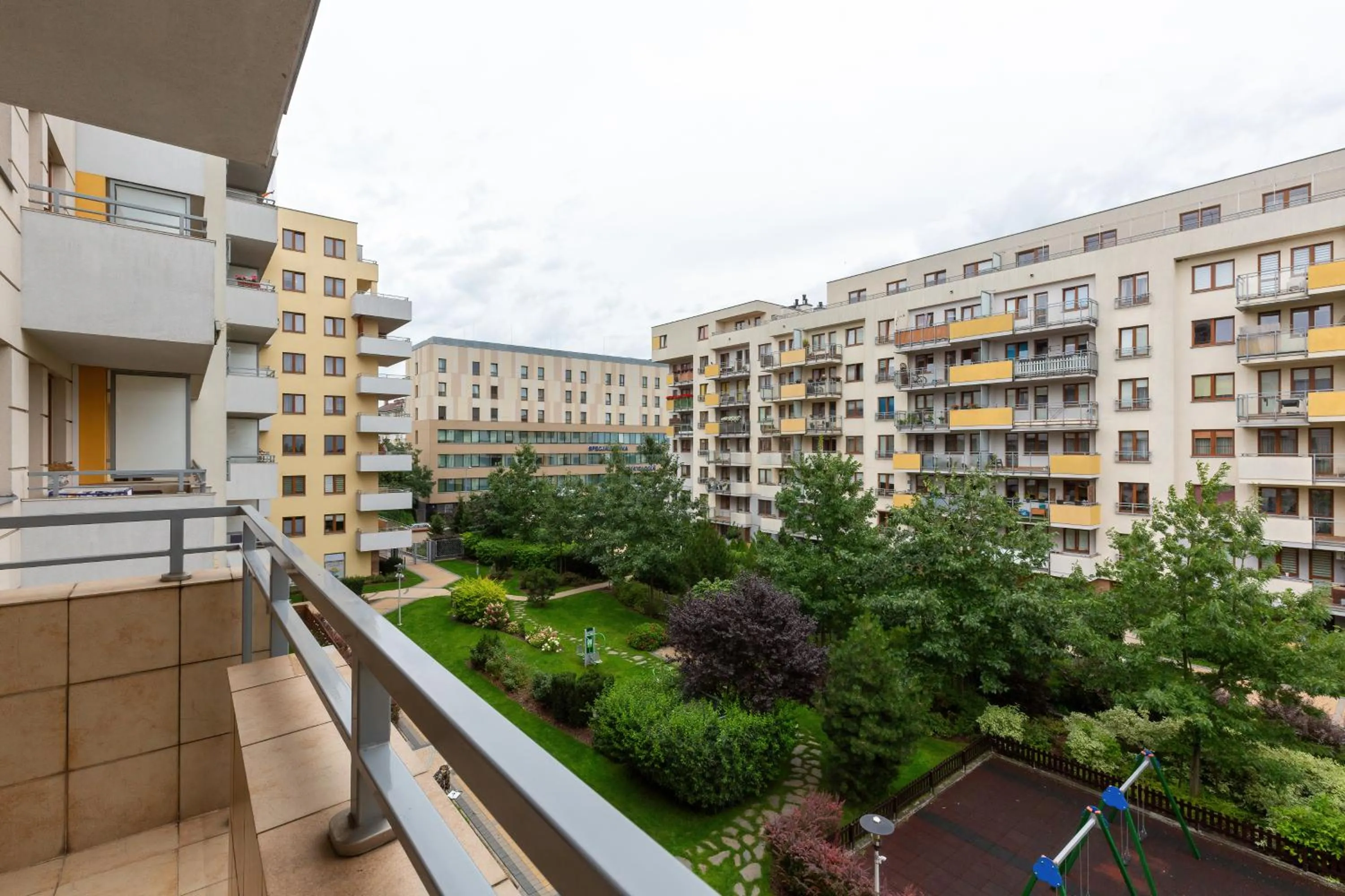 Balcony/Terrace in Atrium Ursus Warsaw Apartments by Noclegi Renters