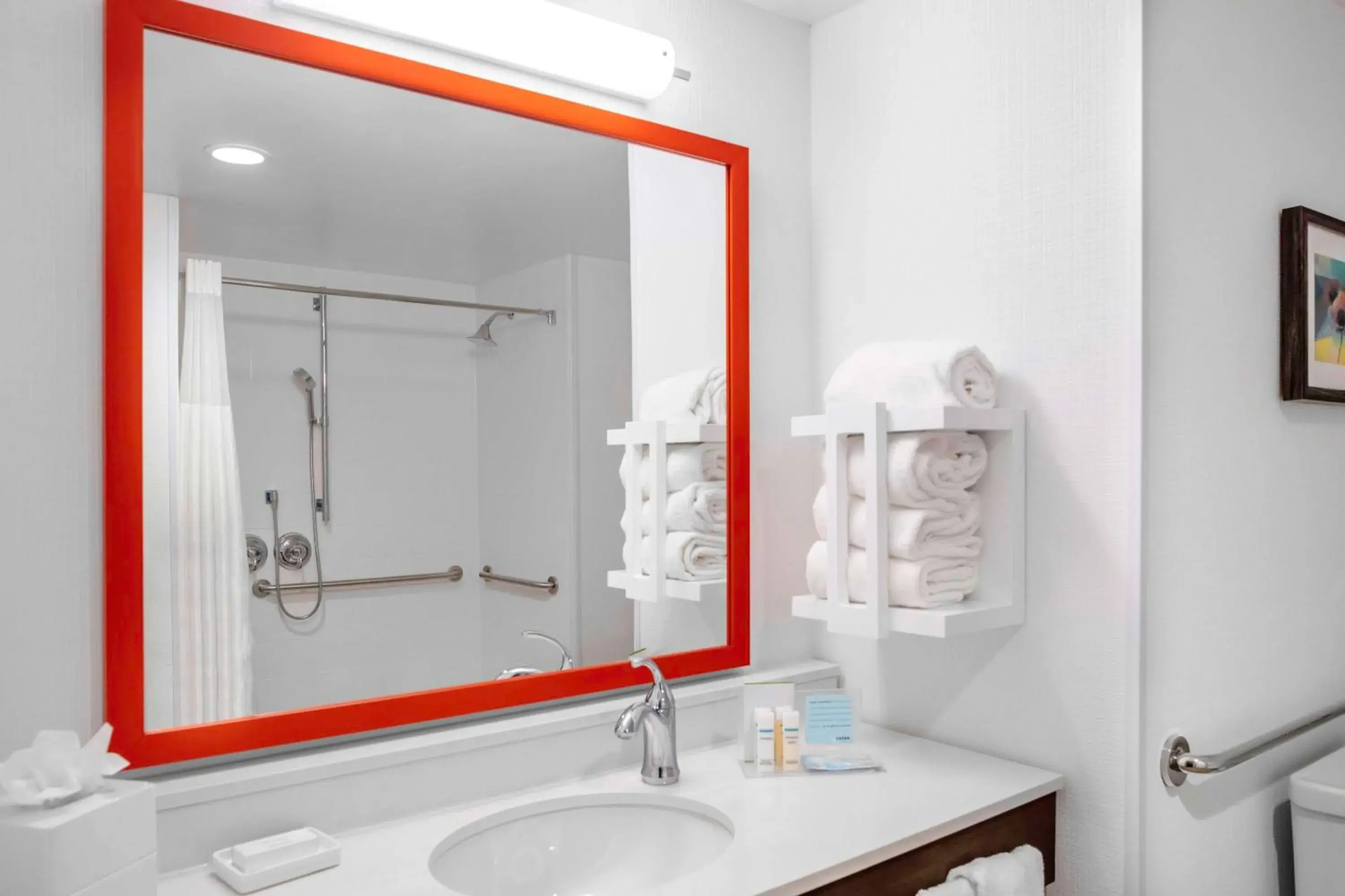 Bathroom in Hampton Inn & Suites Cedar Park North Austin, Tx Bathroom in Hampton Inn & Suites Cedar Park North Austin, Tx