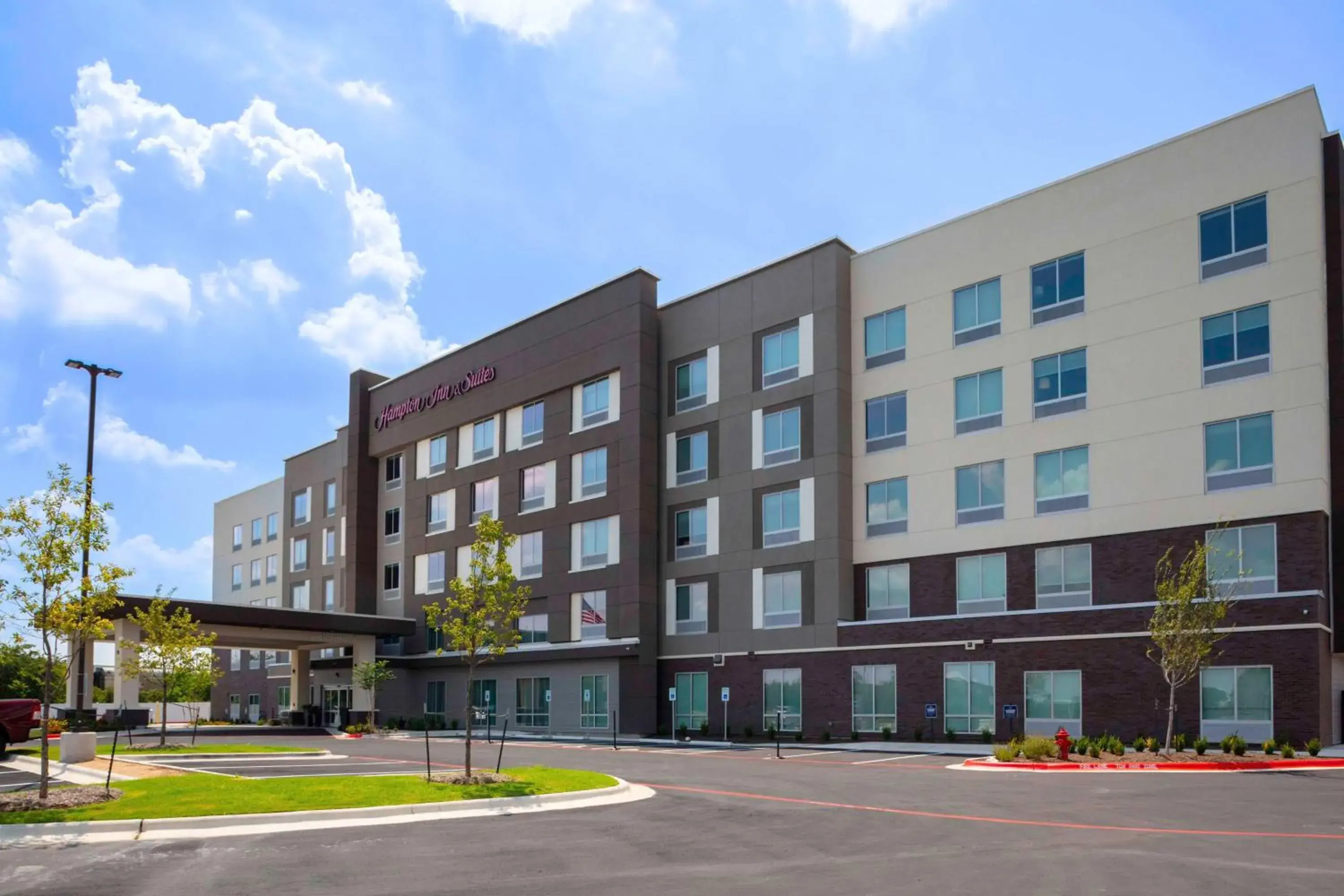 Property building in Hampton Inn & Suites Cedar Park North Austin, Tx Property building in Hampton Inn & Suites Cedar Park North Austin, Tx