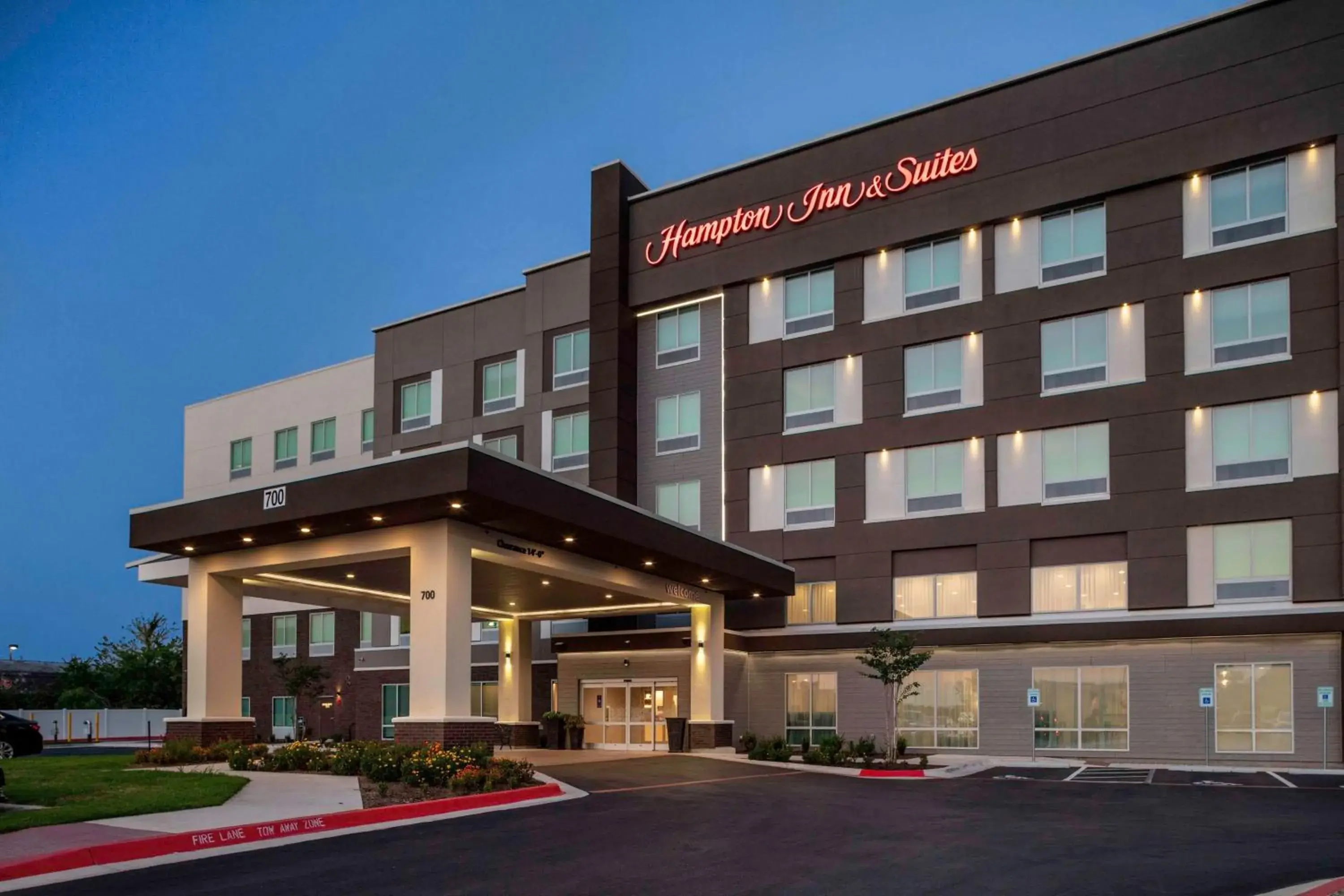 Property building in Hampton Inn & Suites Cedar Park North Austin, Tx Property building in Hampton Inn & Suites Cedar Park North Austin, Tx