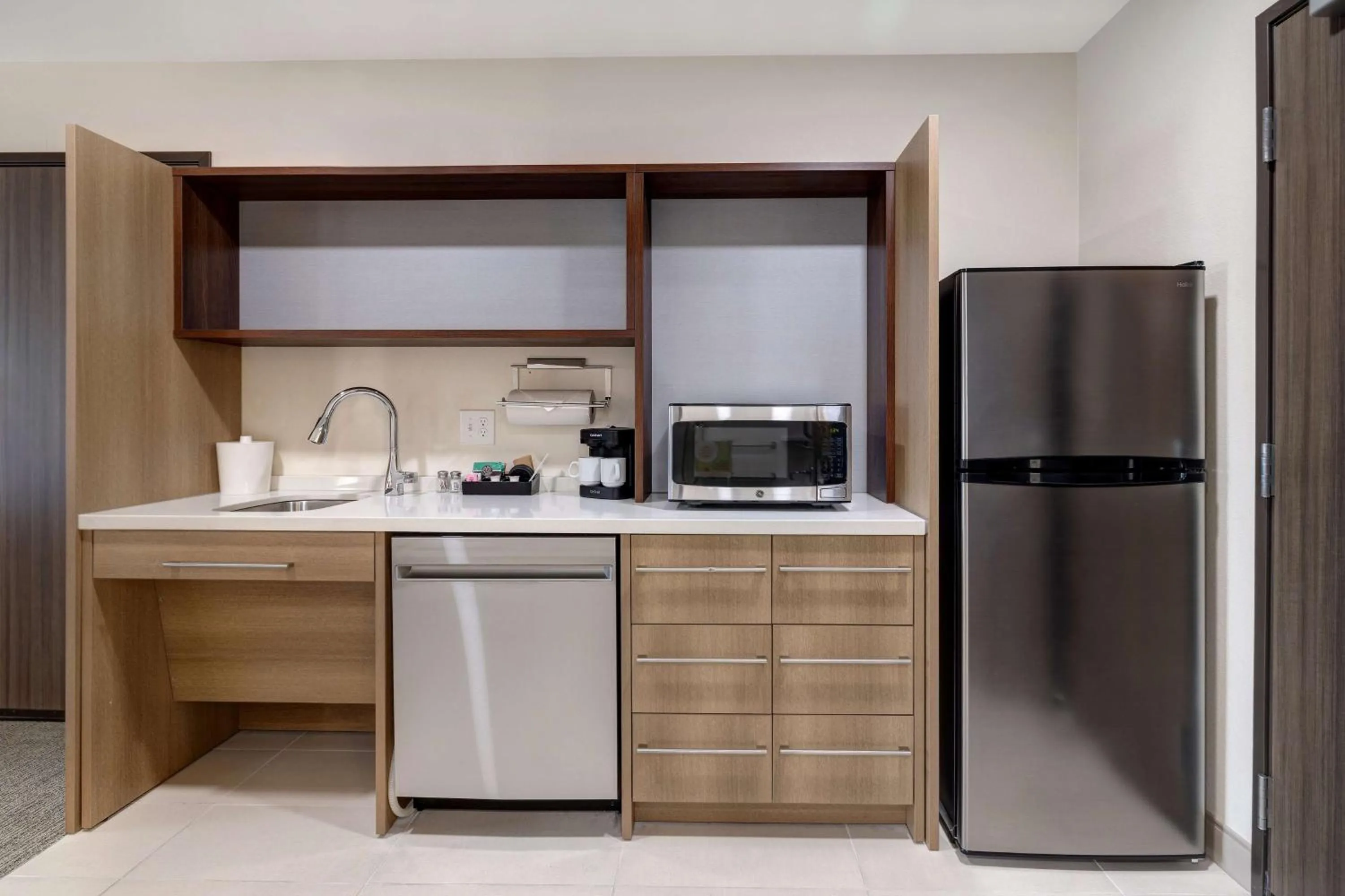 Kitchen or kitchenette in Home2 Suites By Hilton Bryant, Ar