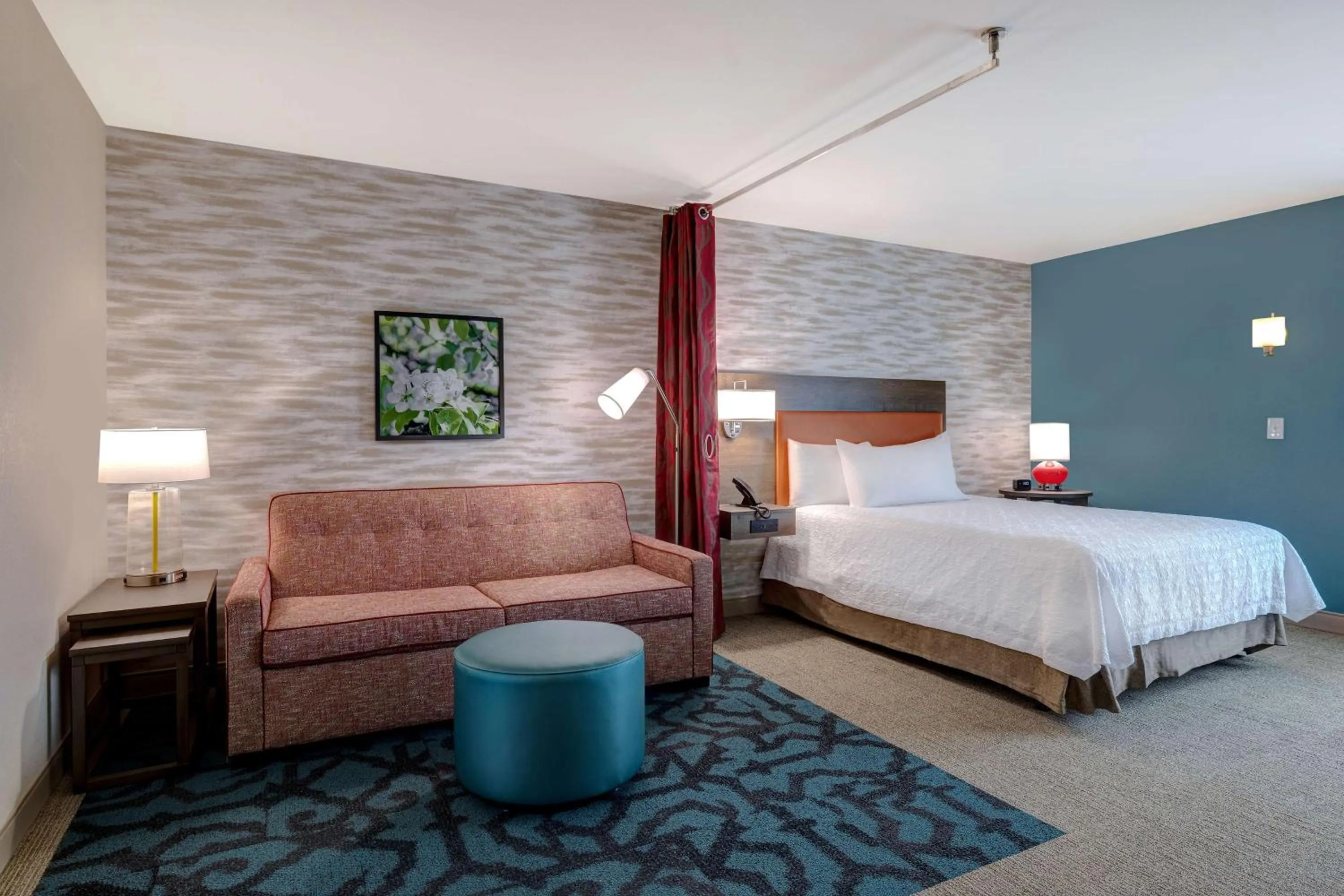 Living room, Bed in Home2 Suites By Hilton Bryant, Ar