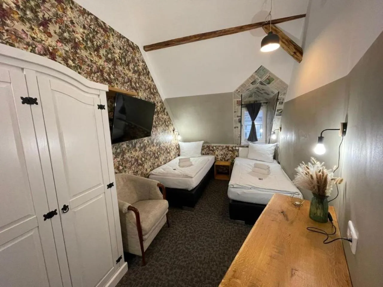 Photo of the whole room, Bed in aappartel APARTHOTEL Herford