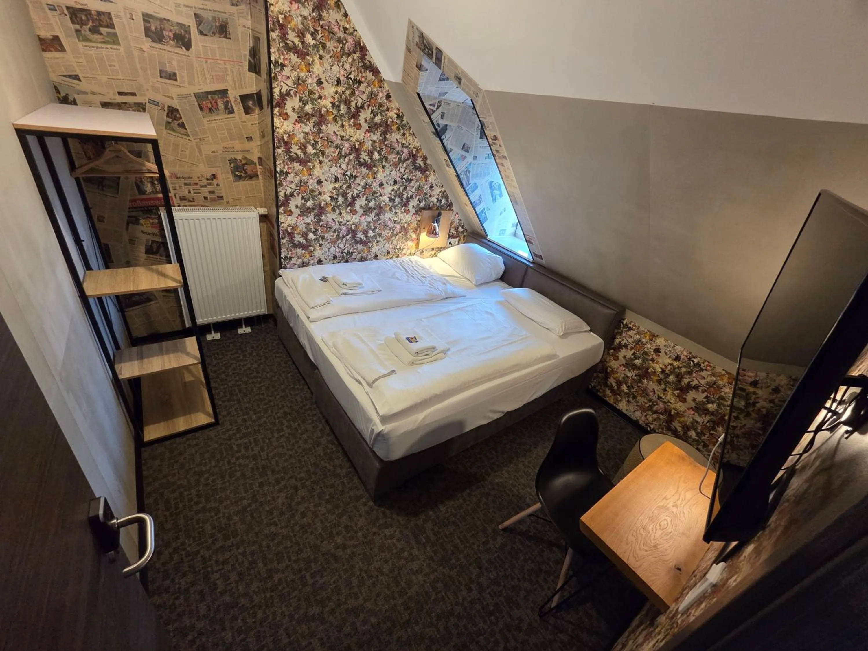 Bedroom, Bed in aappartel APARTHOTEL Herford