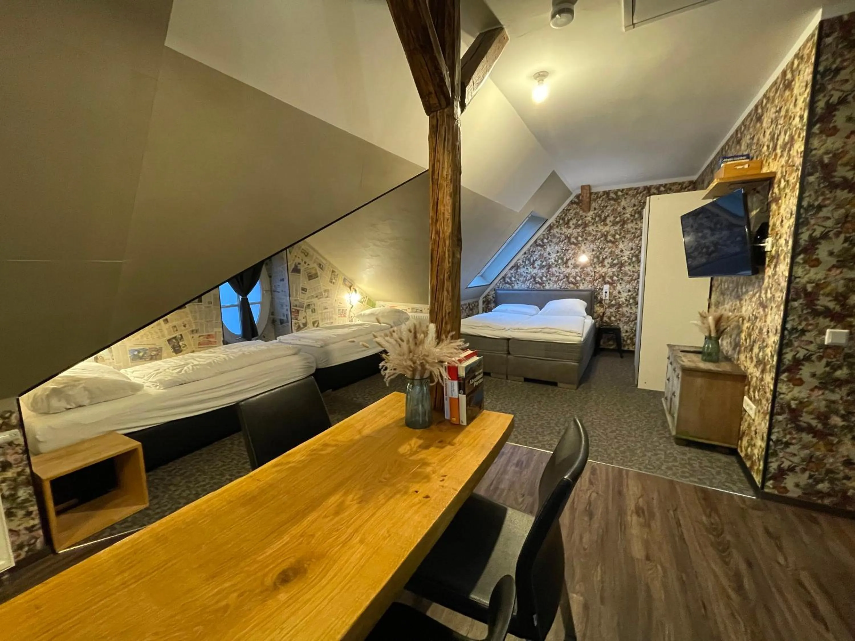 Photo of the whole room, Bed in aappartel APARTHOTEL Herford