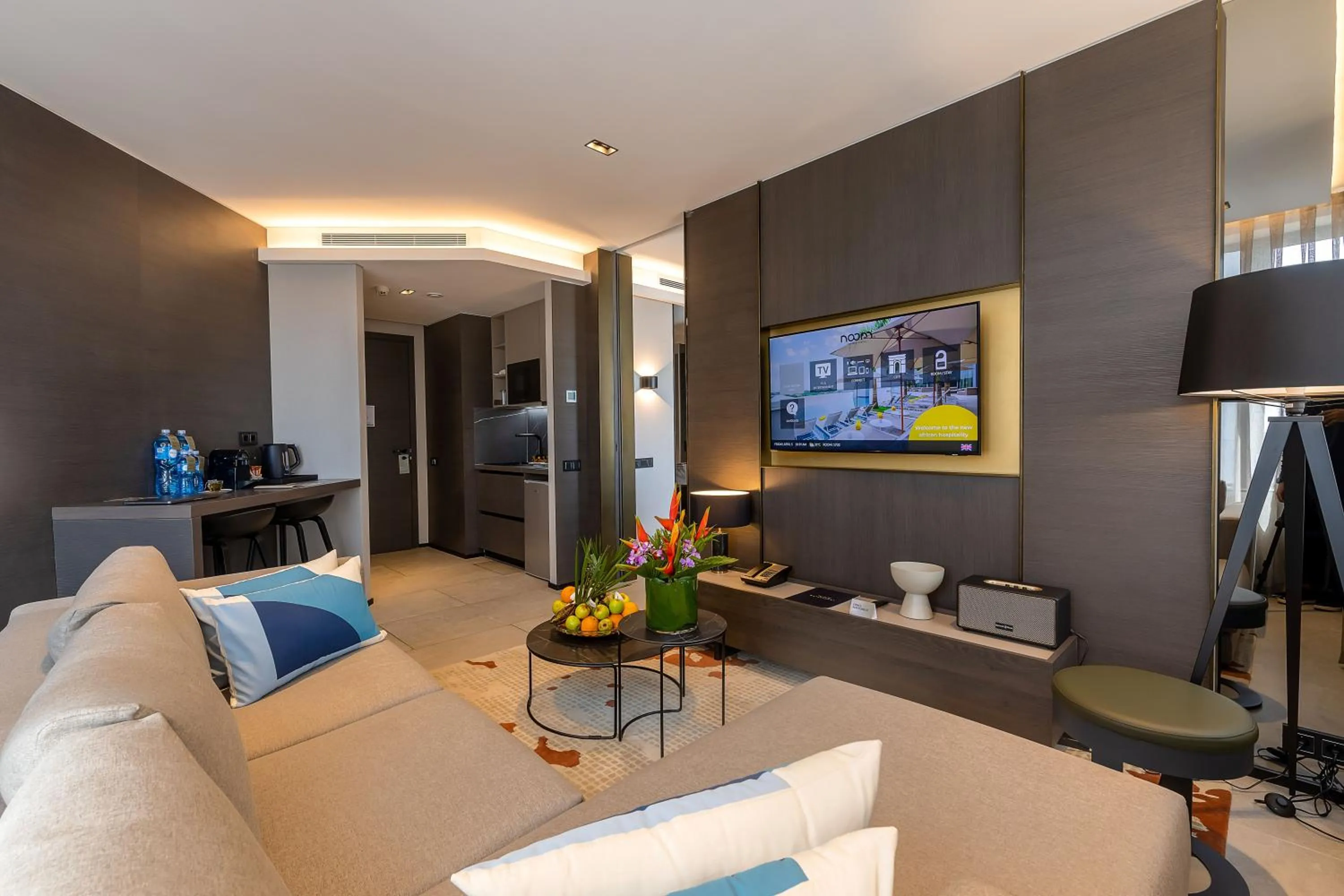 Communal lounge/ TV room in Noom Hotel Abidjan Plateau