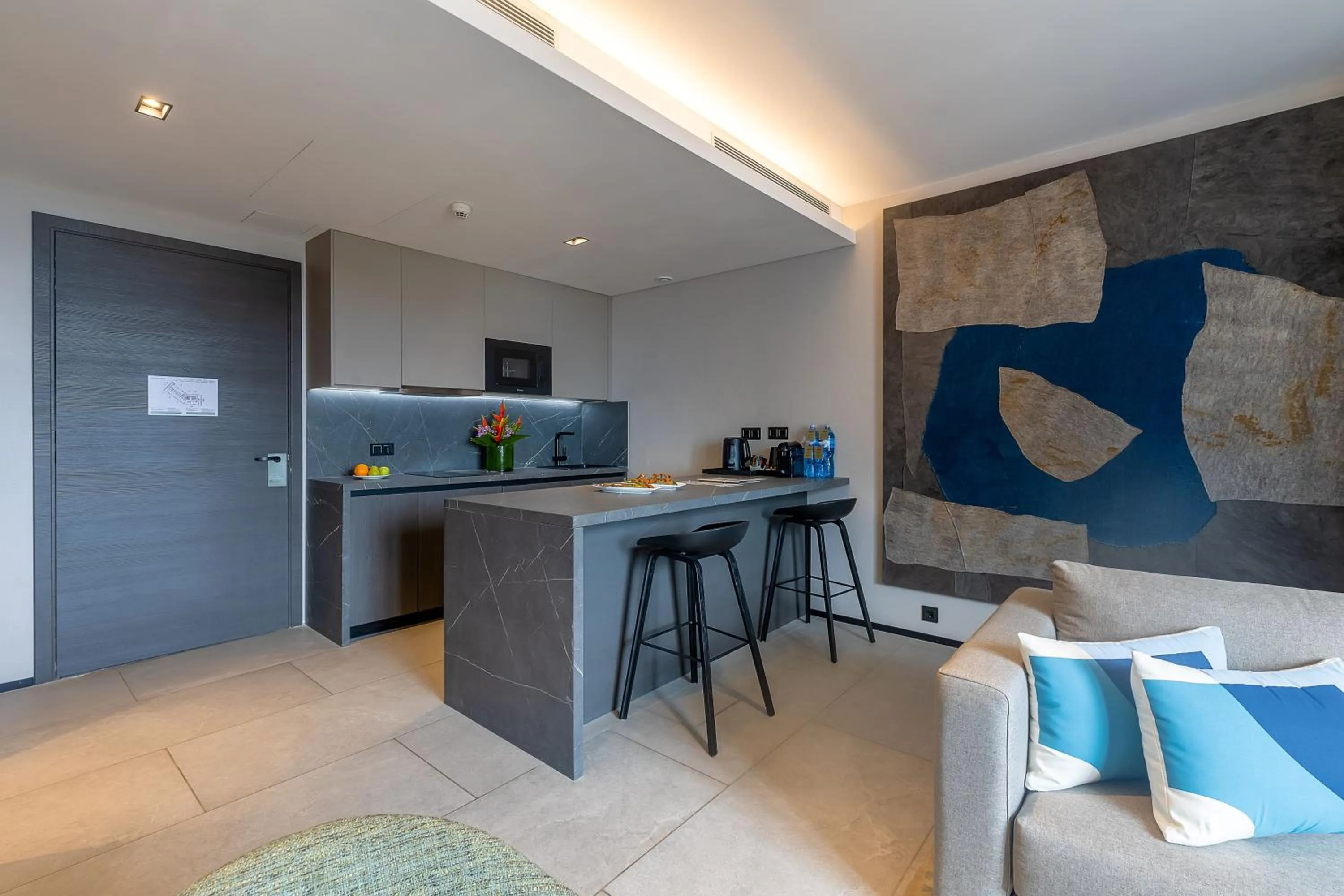 Coffee/tea facilities in Noom Hotel Abidjan Plateau