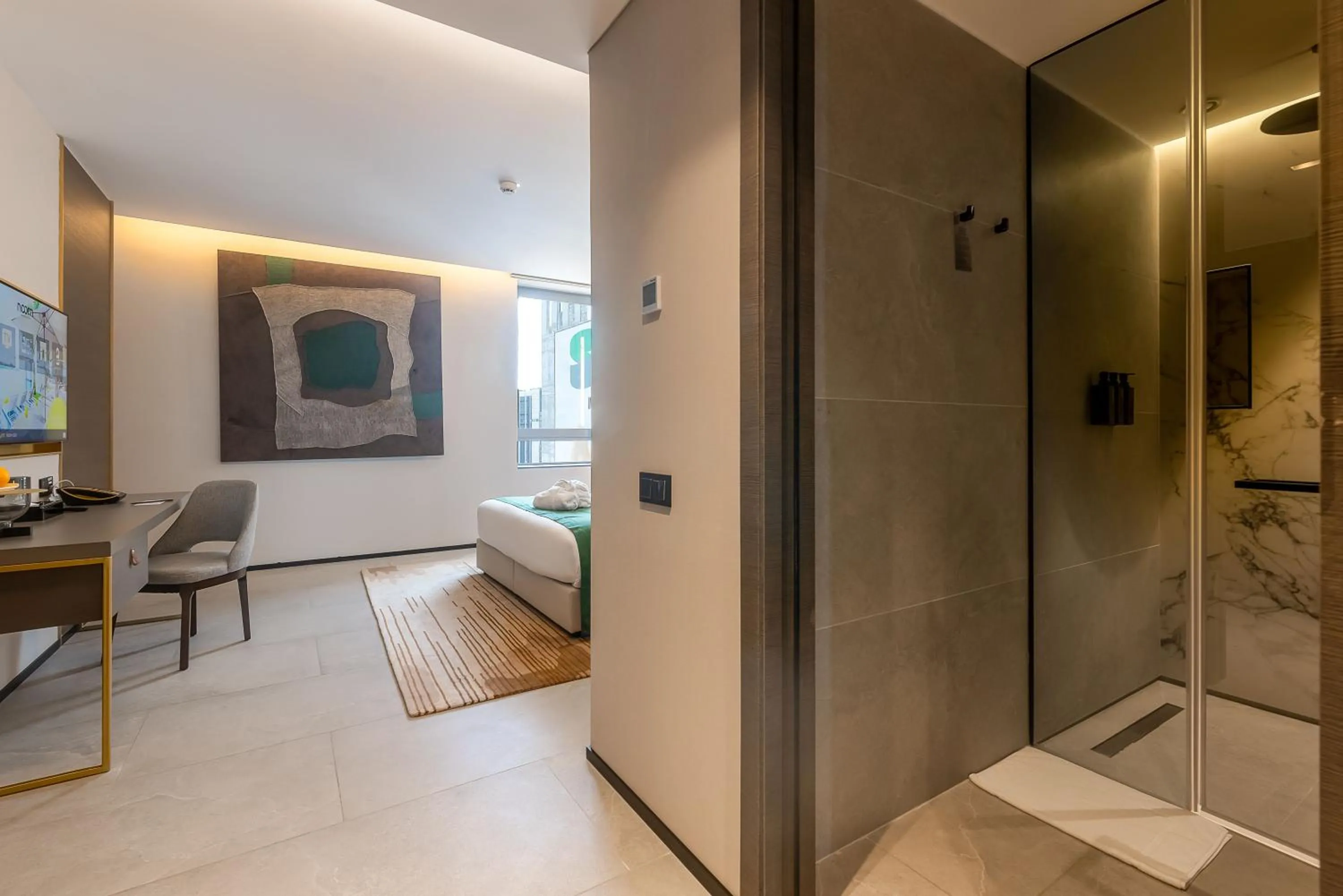 Shower in Noom Hotel Abidjan Plateau