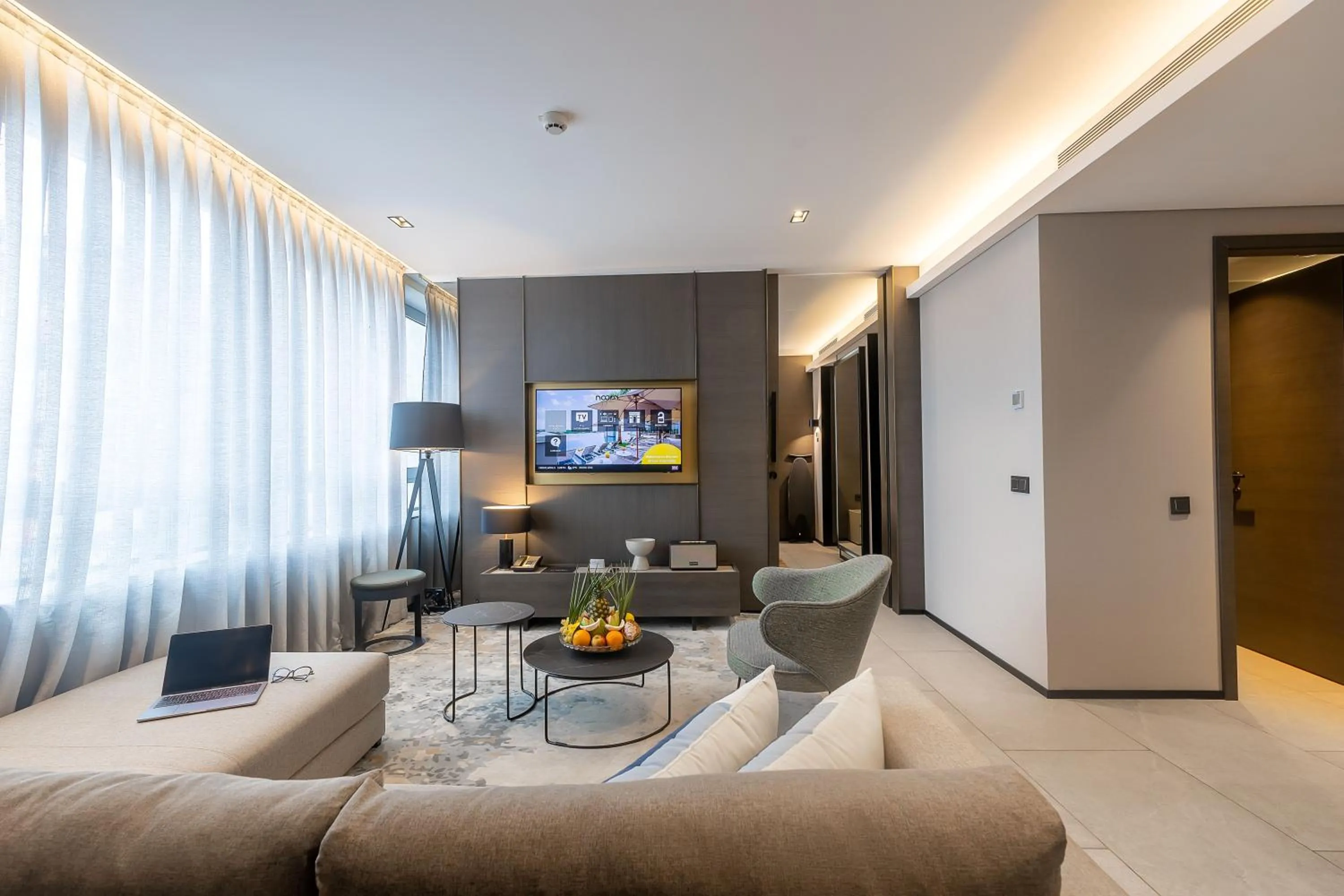 Communal lounge/ TV room in Noom Hotel Abidjan Plateau