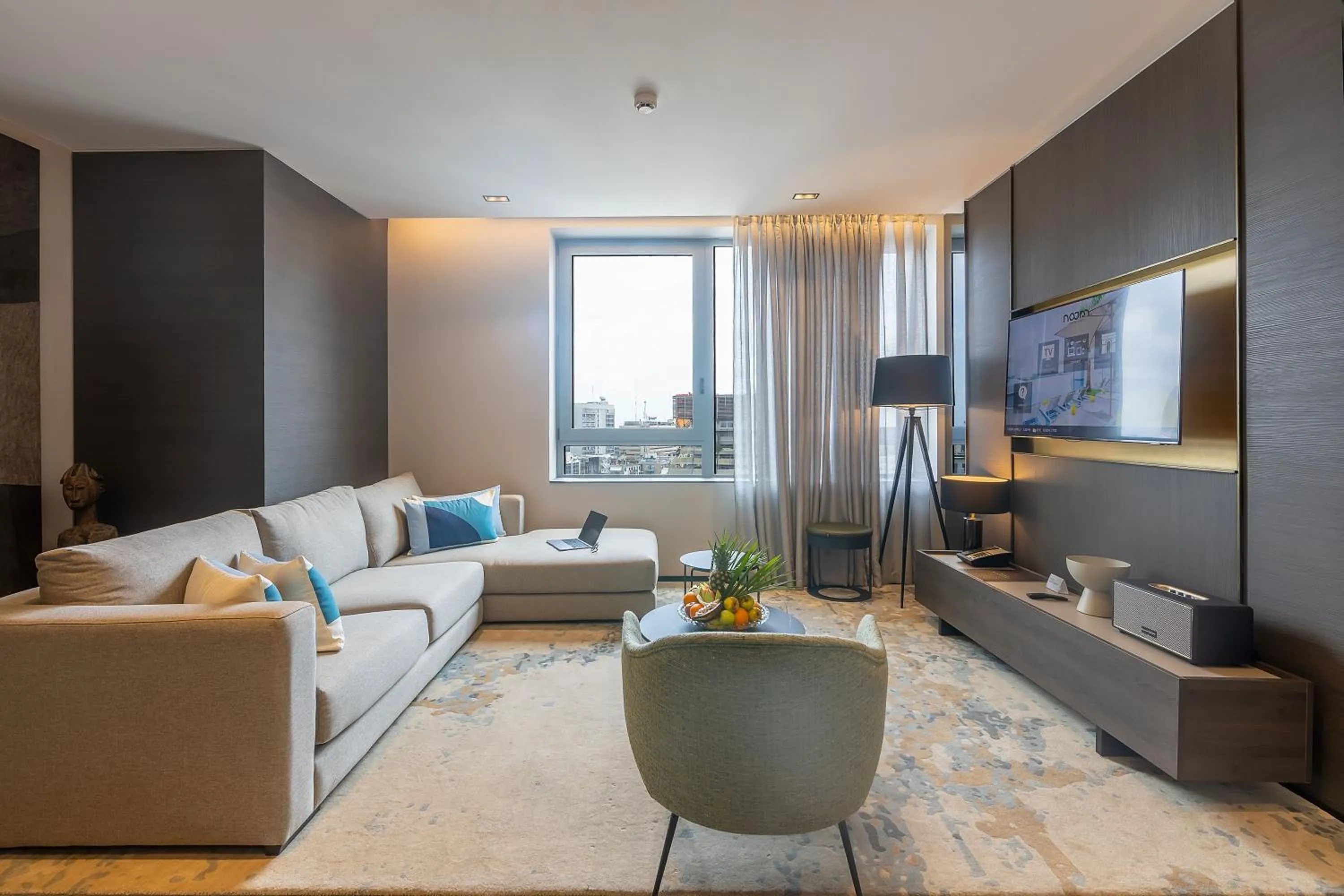 Communal lounge/ TV room in Noom Hotel Abidjan Plateau