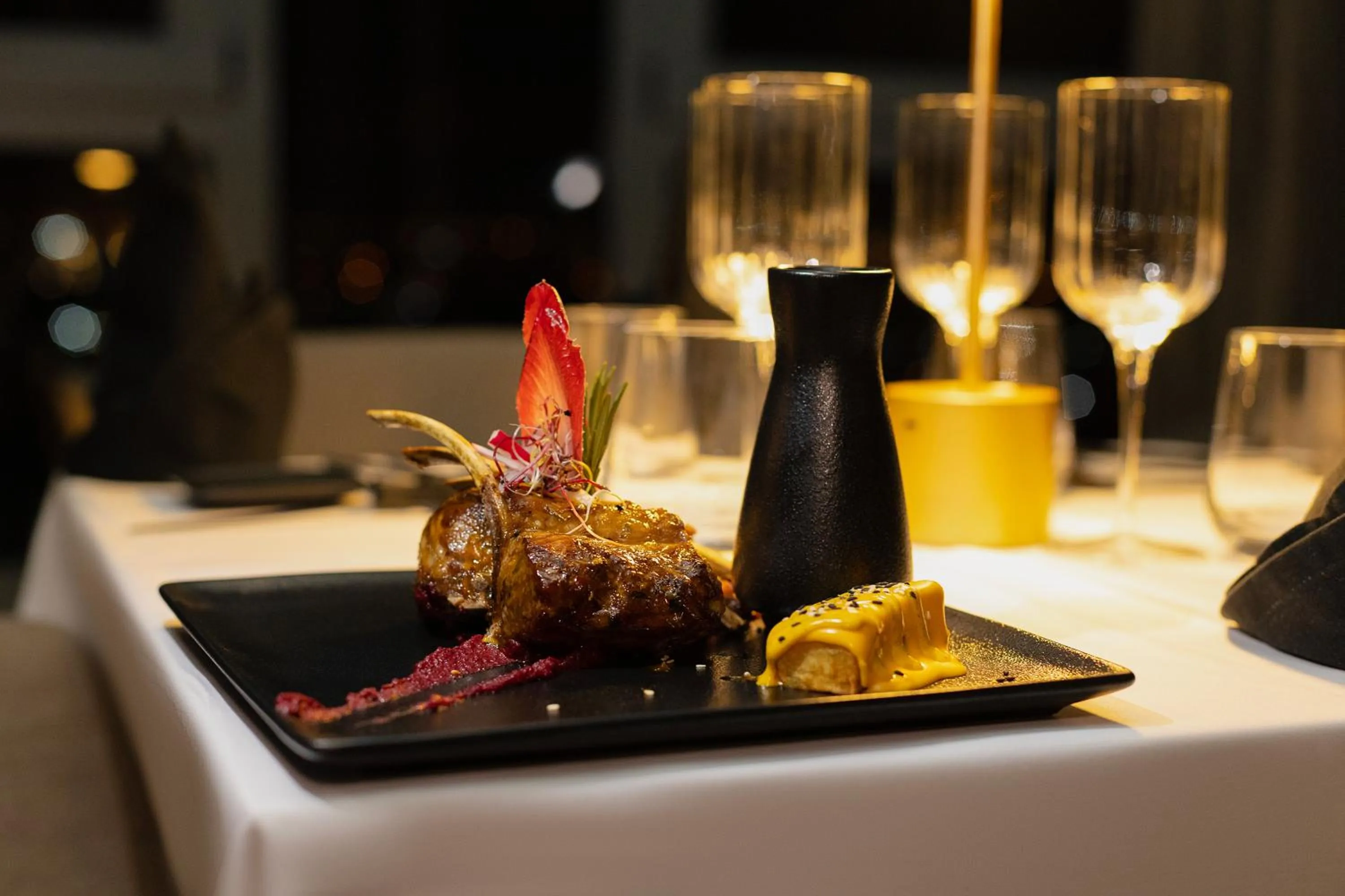 Restaurant/places to eat in Noom Hotel Abidjan Plateau