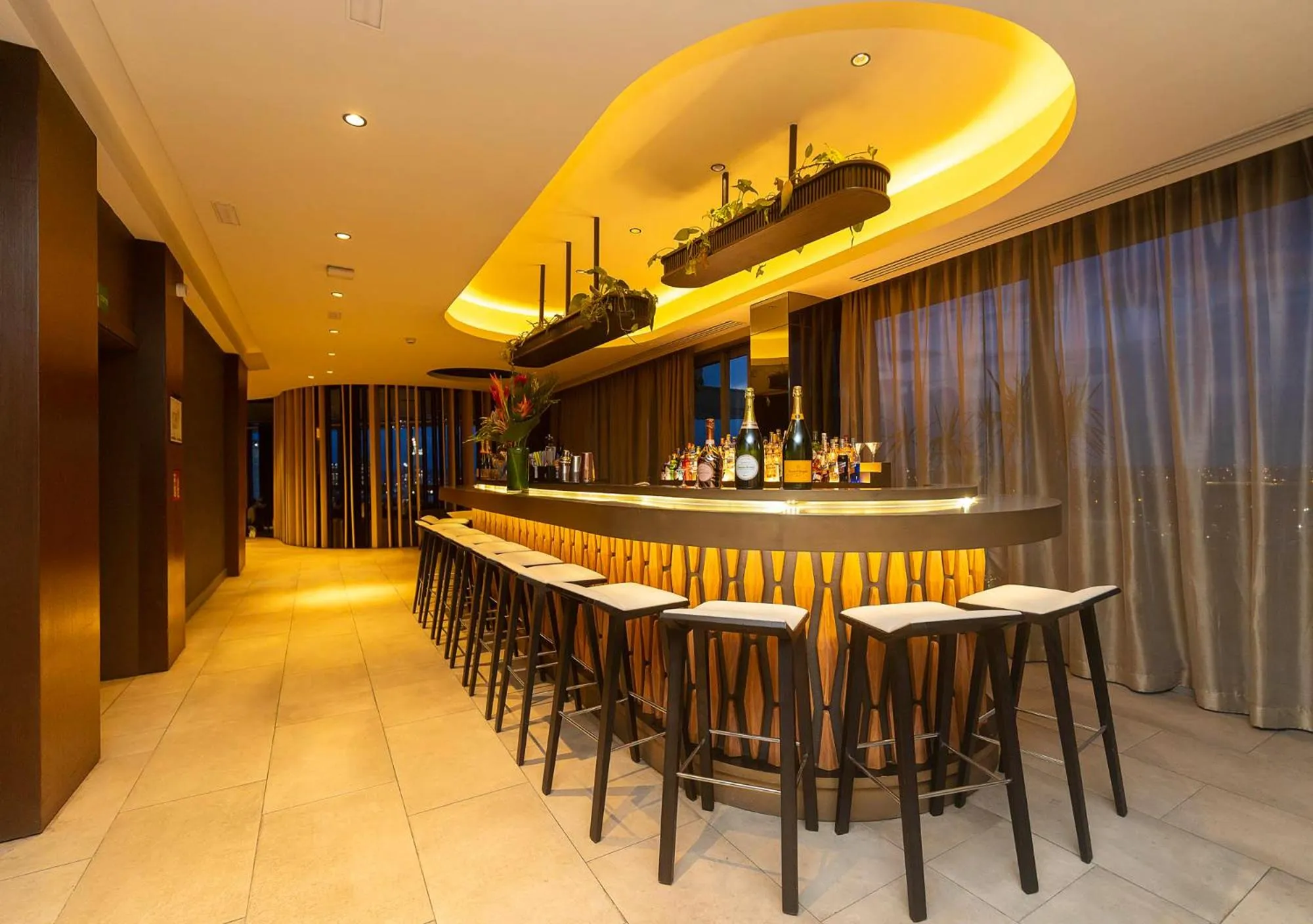 Lounge or bar in Noom Hotel Abidjan Plateau