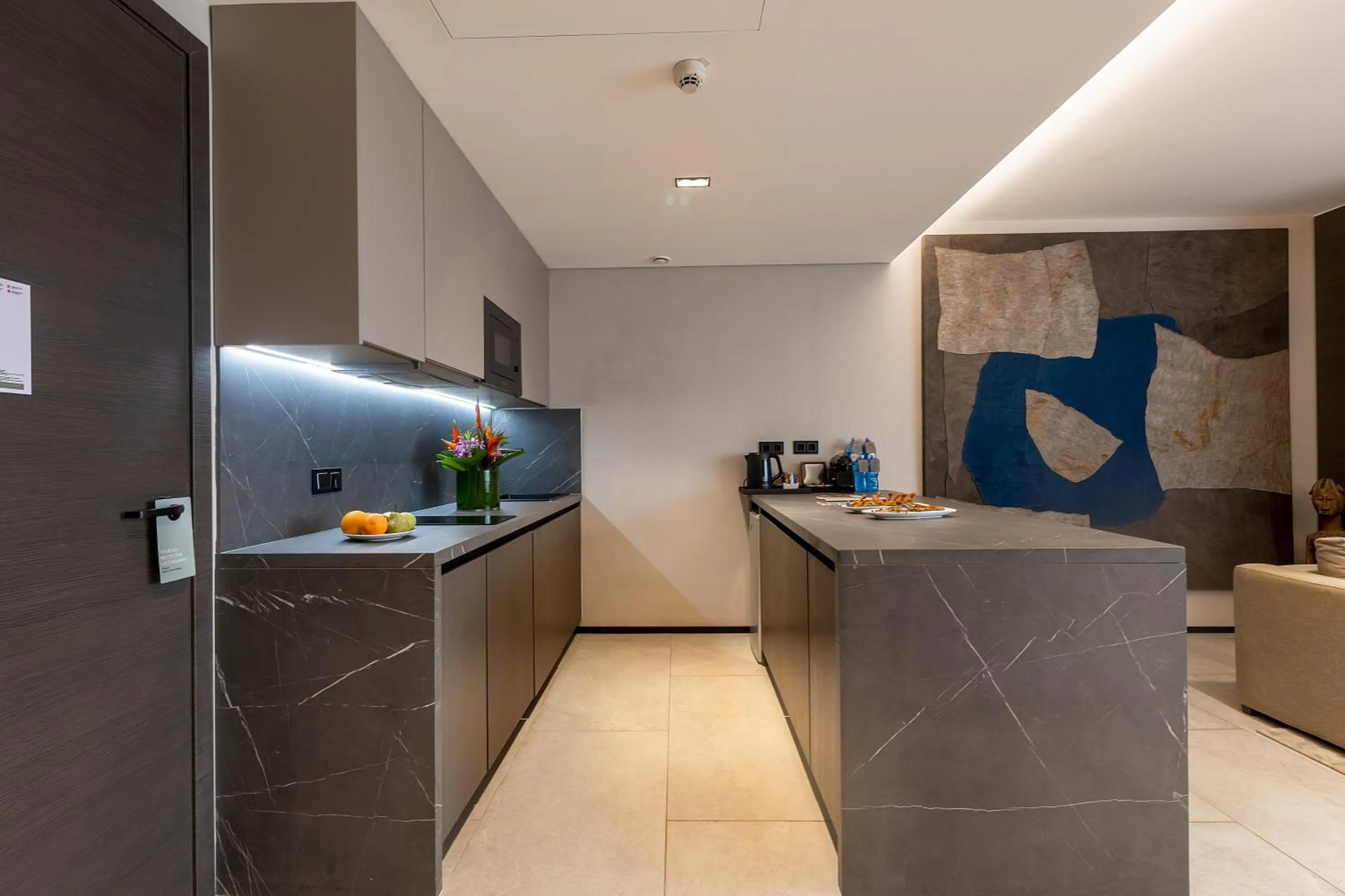 Kitchen or kitchenette in Noom Hotel Abidjan Plateau