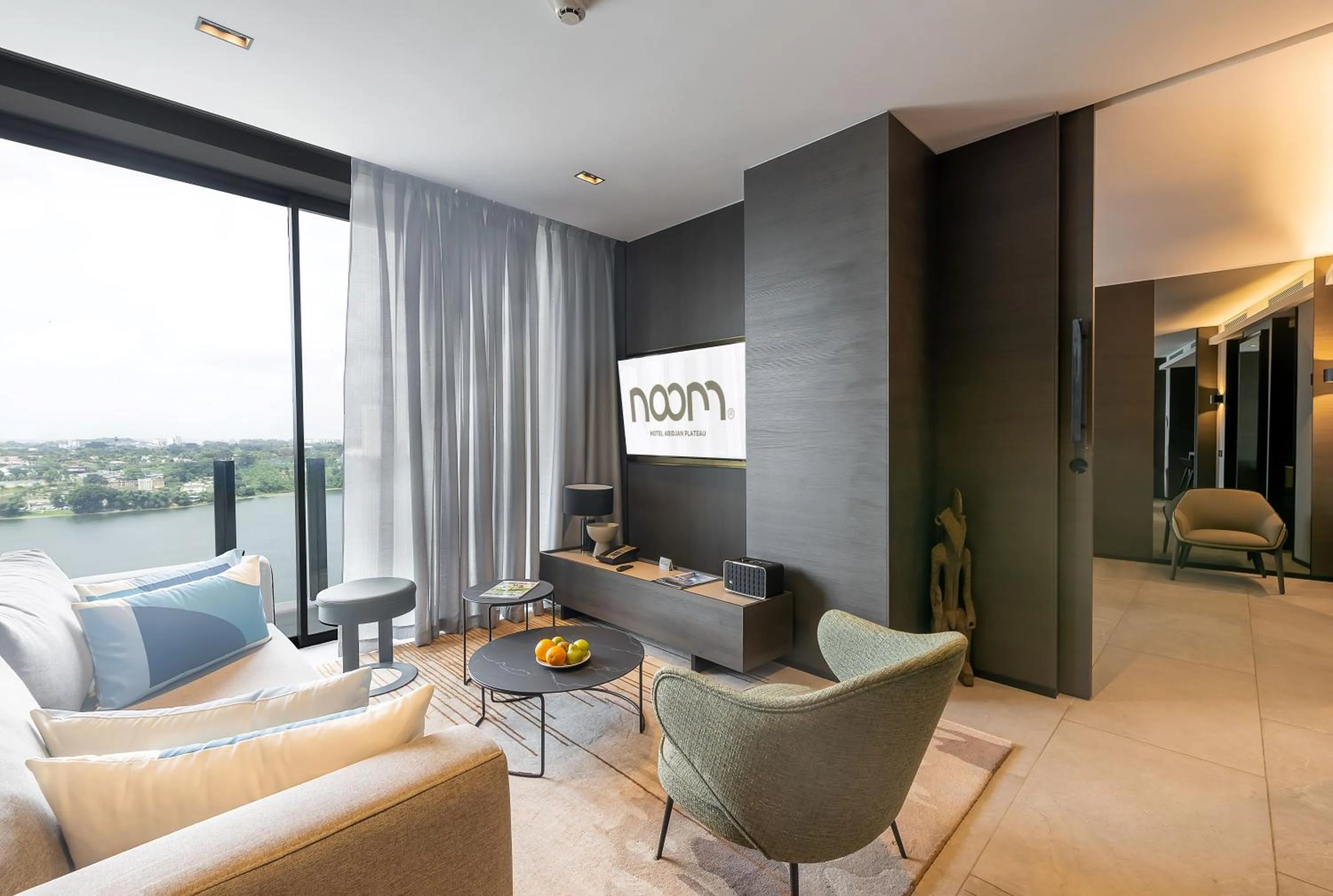 TV and multimedia in Noom Hotel Abidjan Plateau