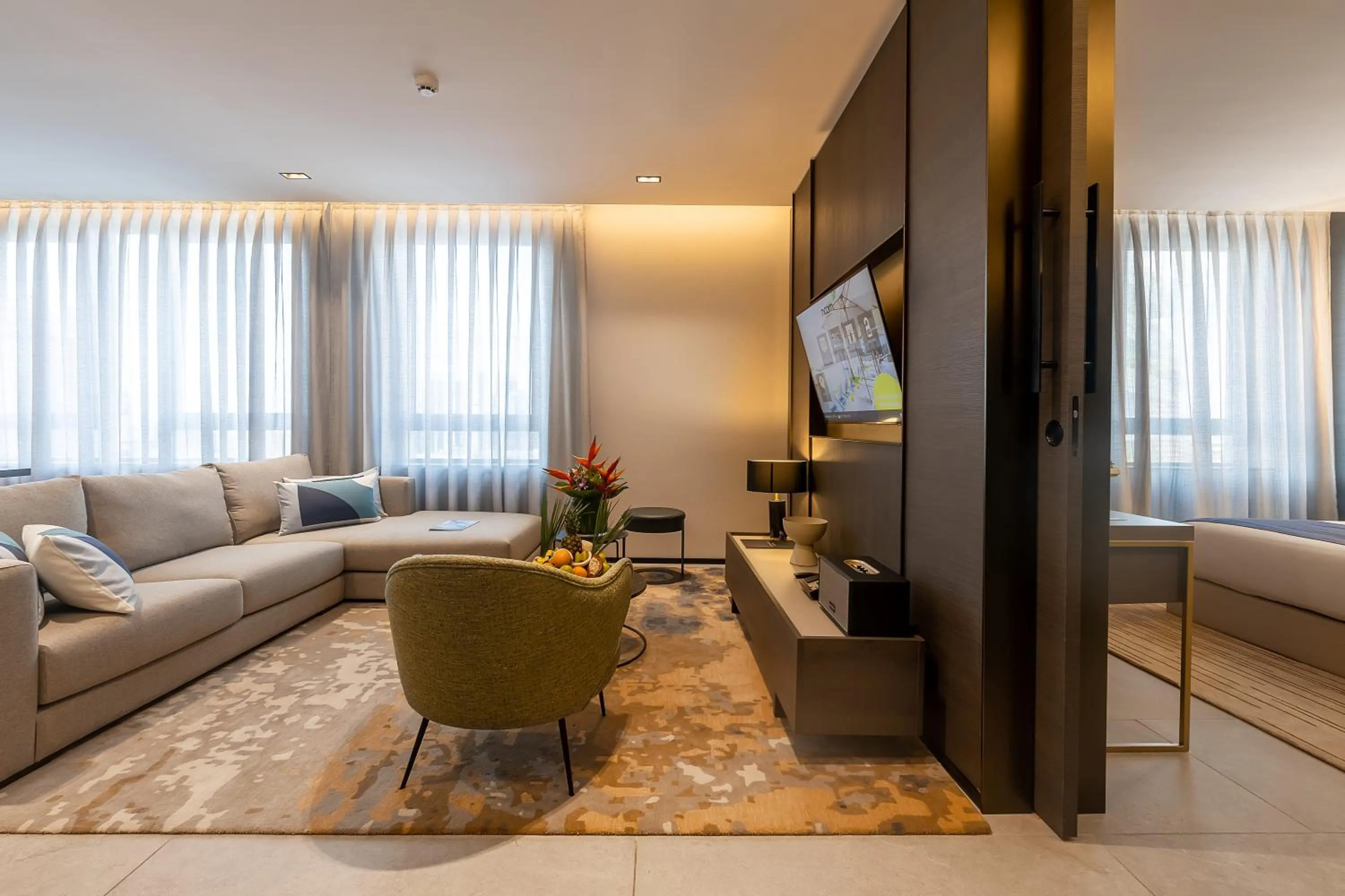 TV and multimedia in Noom Hotel Abidjan Plateau