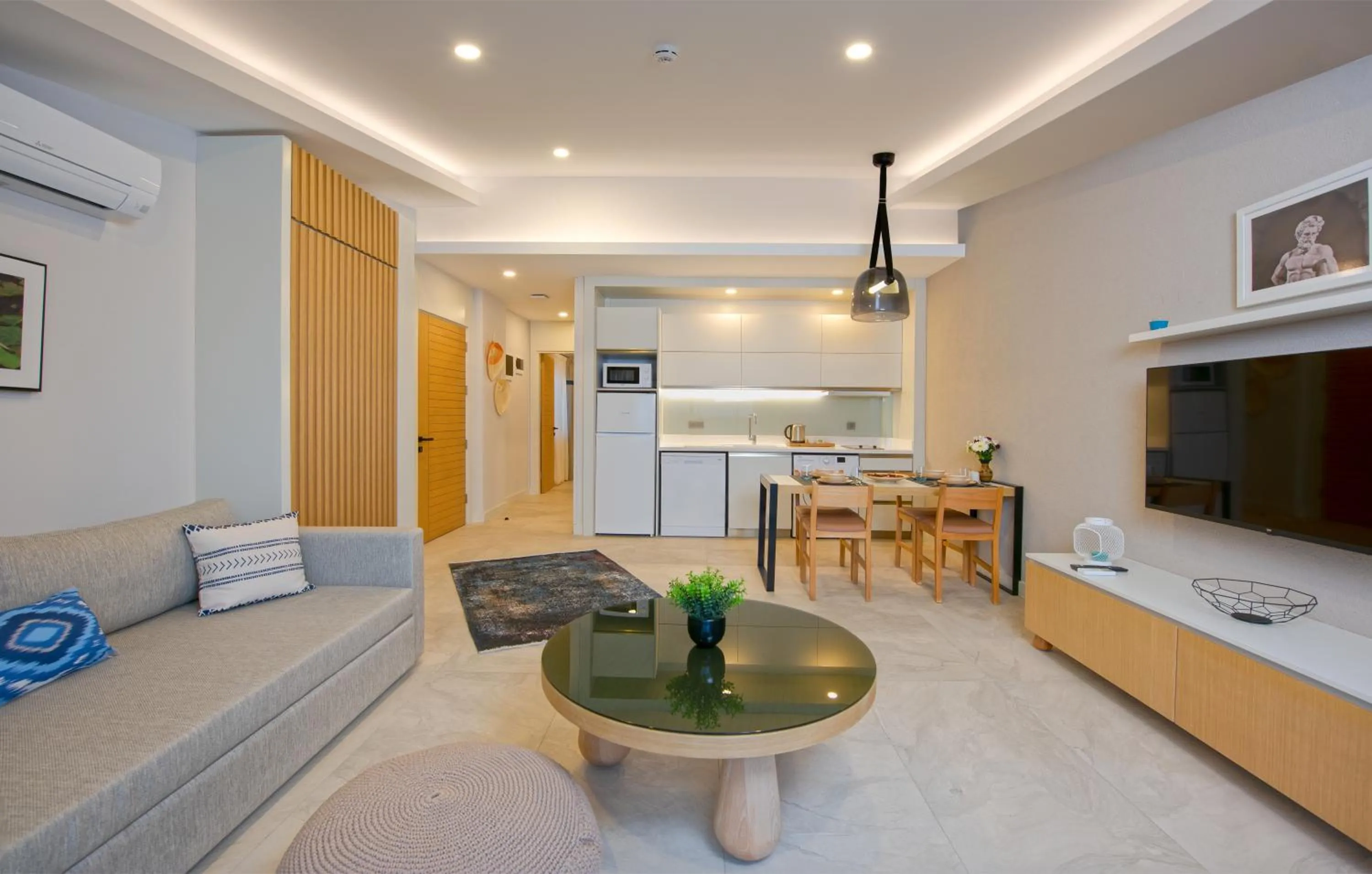 TV and multimedia in A Suite Side