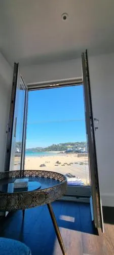 Chy Mor Apartment 2 - Stunning sea views on the harbour
