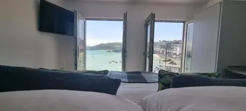 Chy Mor Apartment 2 - Stunning sea views on the harbour Chy Mor Apartment 2 - Stunning sea views on the harbour