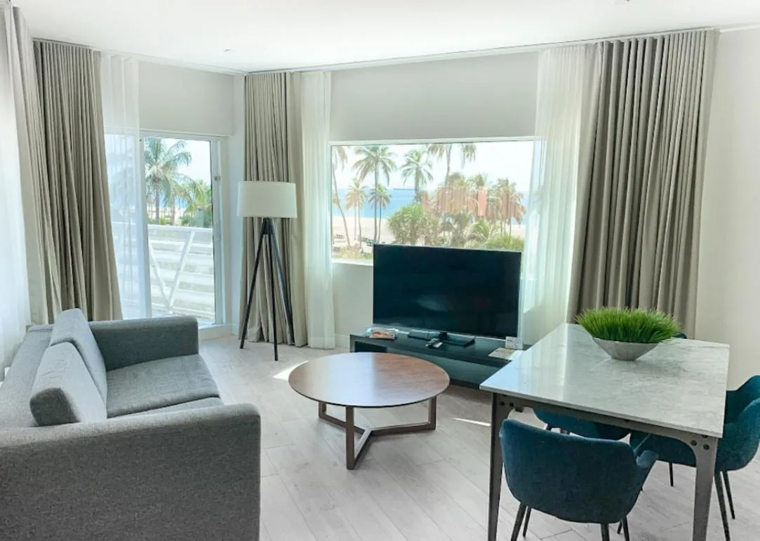 TV and multimedia in B Ocean Resort Fort Lauderdale Beach