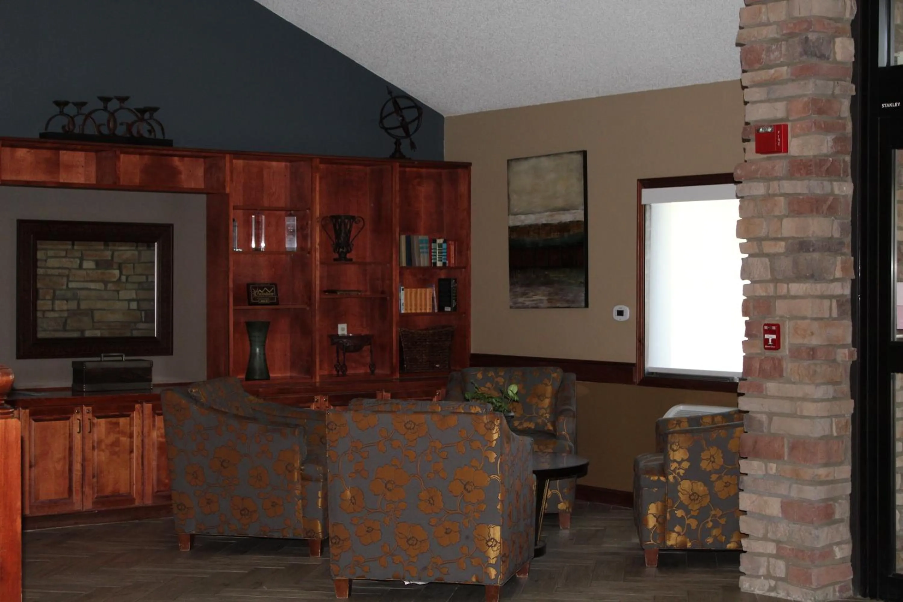 Seating area in AmericInn by Wyndham Windsor Ft. Collins