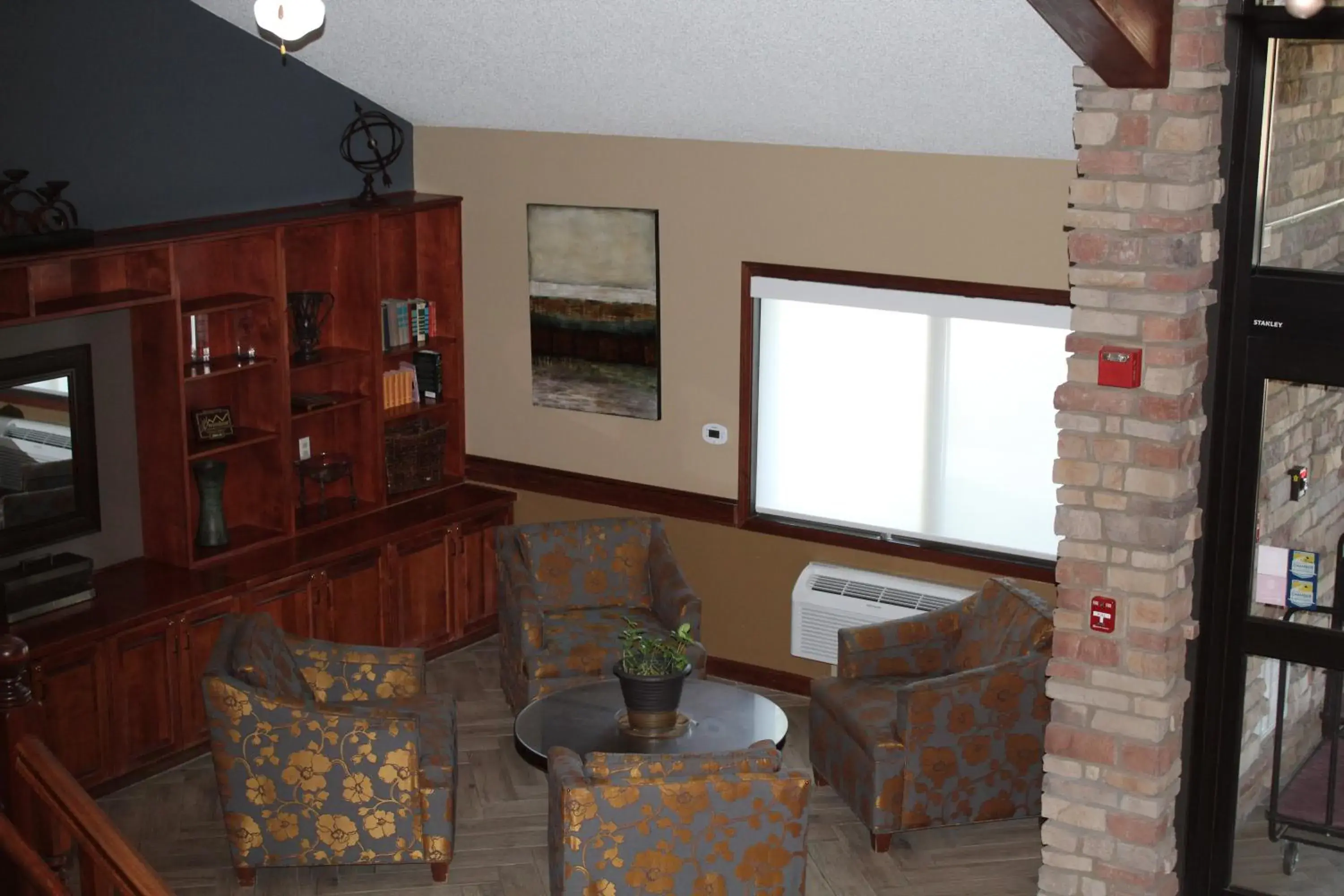 Lounge or bar in AmericInn by Wyndham Windsor Ft. Collins Lounge or bar in AmericInn by Wyndham Windsor Ft. Collins