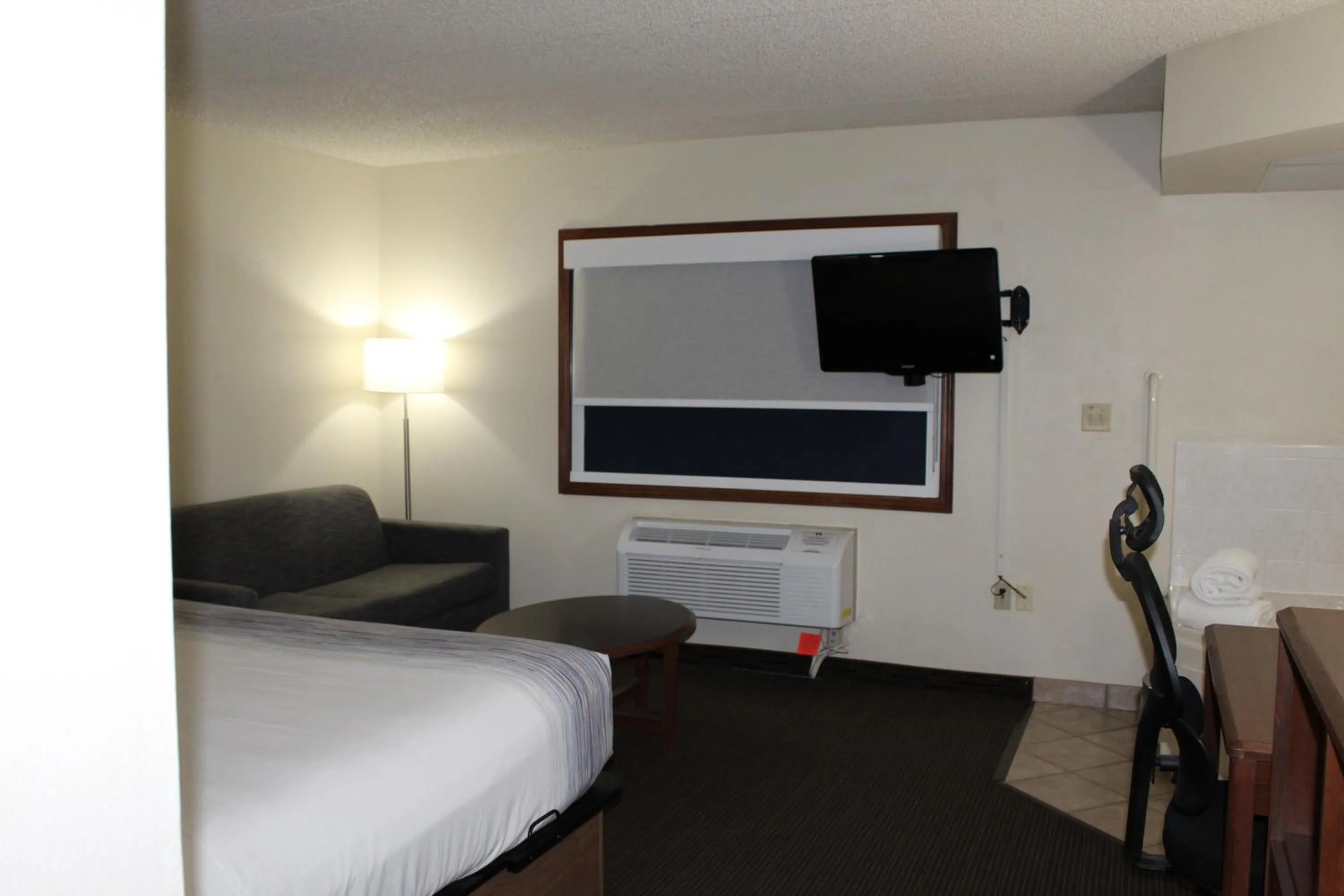 Bed in AmericInn by Wyndham Windsor Ft. Collins