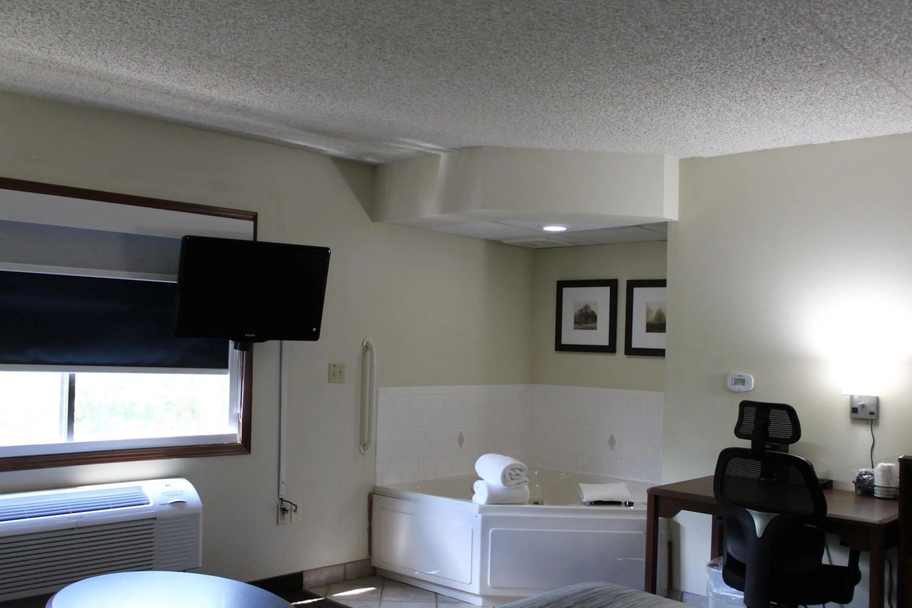 Bedroom in AmericInn by Wyndham Windsor Ft. Collins