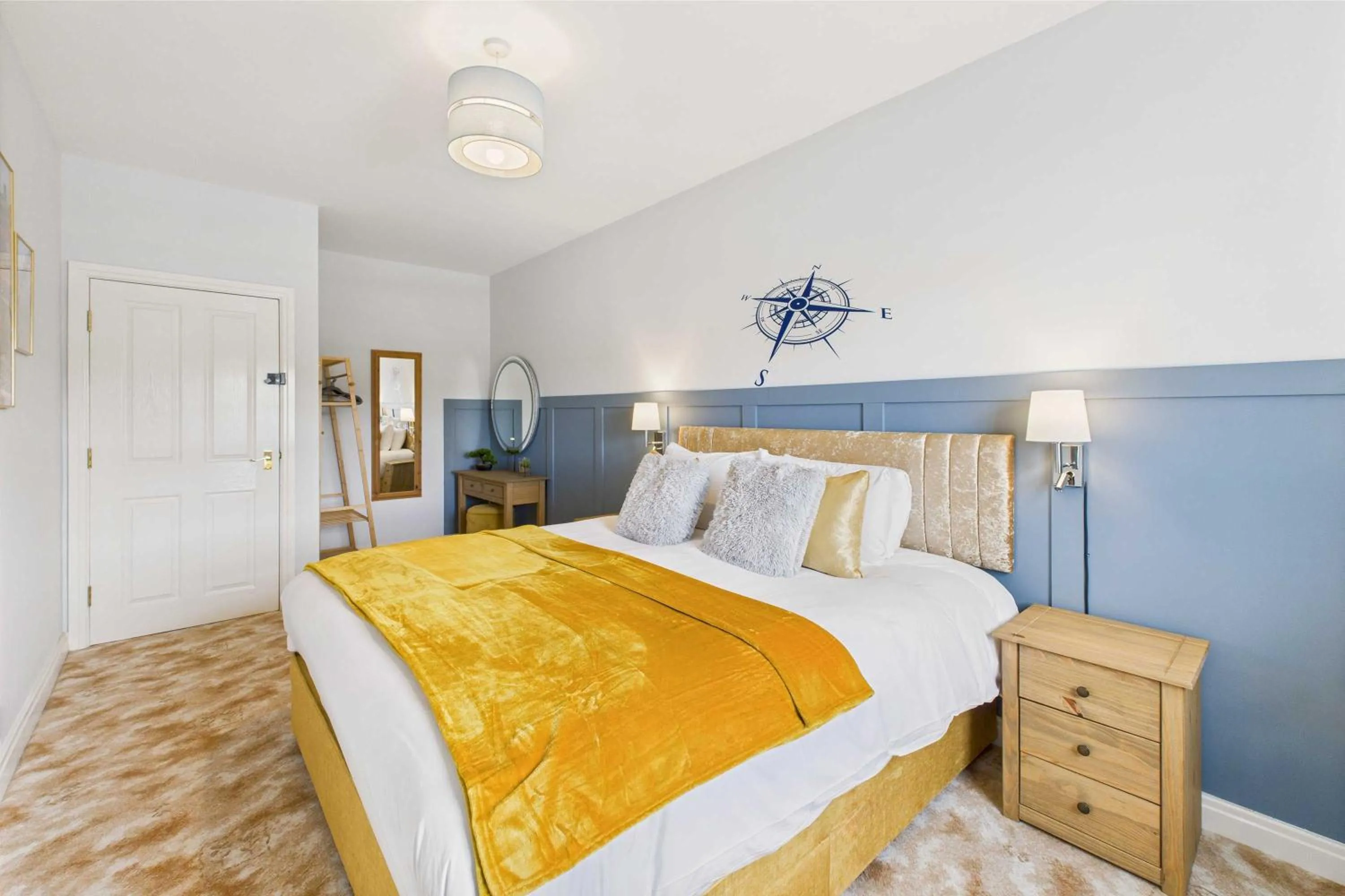 Bed in Host & Stay - Starboard Bow