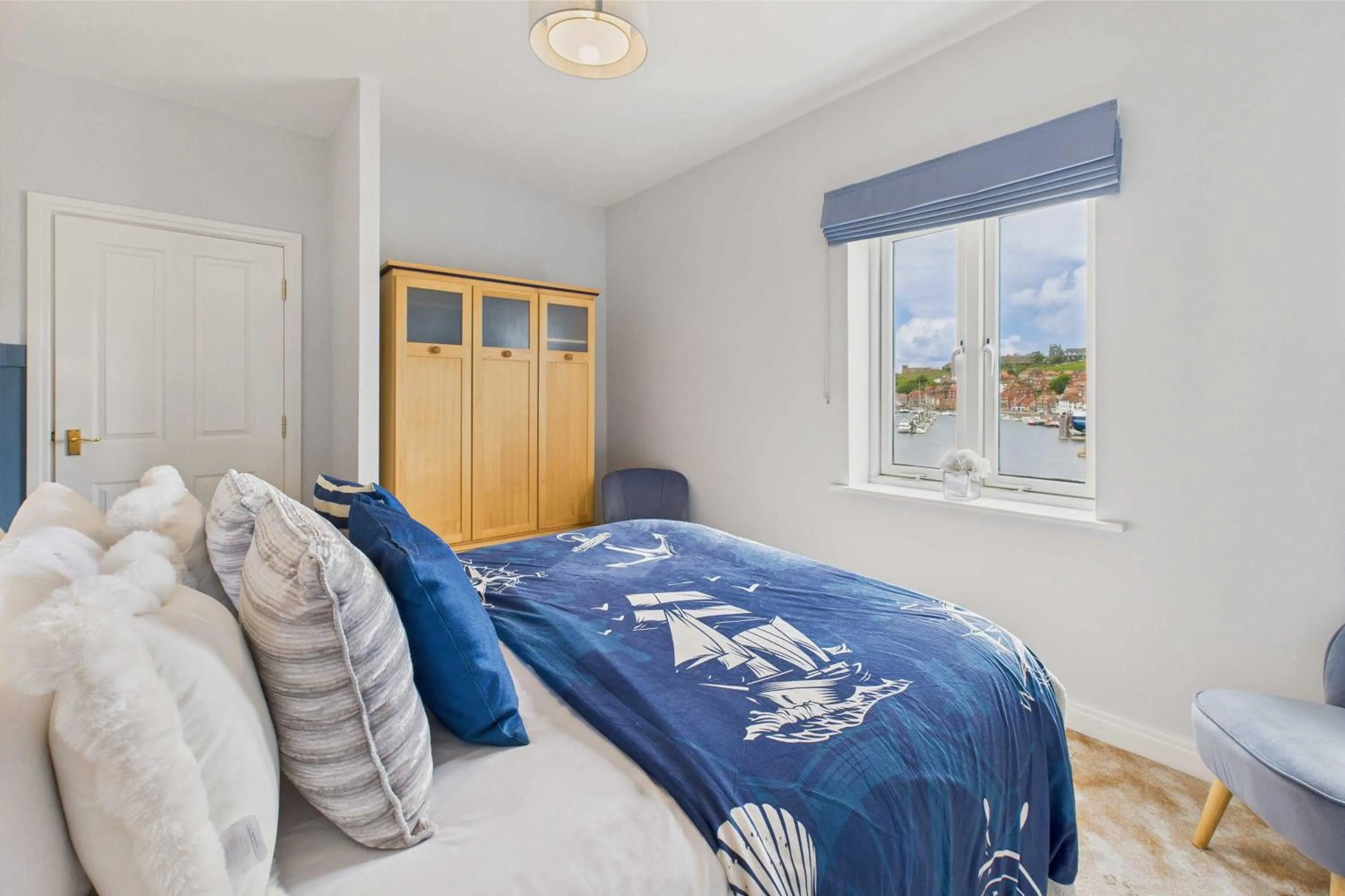 Bed in Host & Stay - Starboard Bow