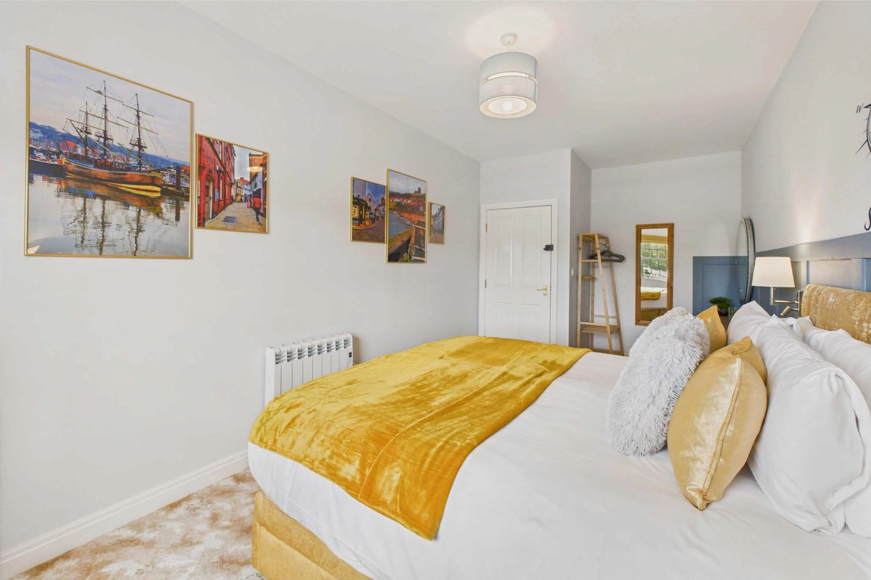 Bed in Host & Stay - Starboard Bow