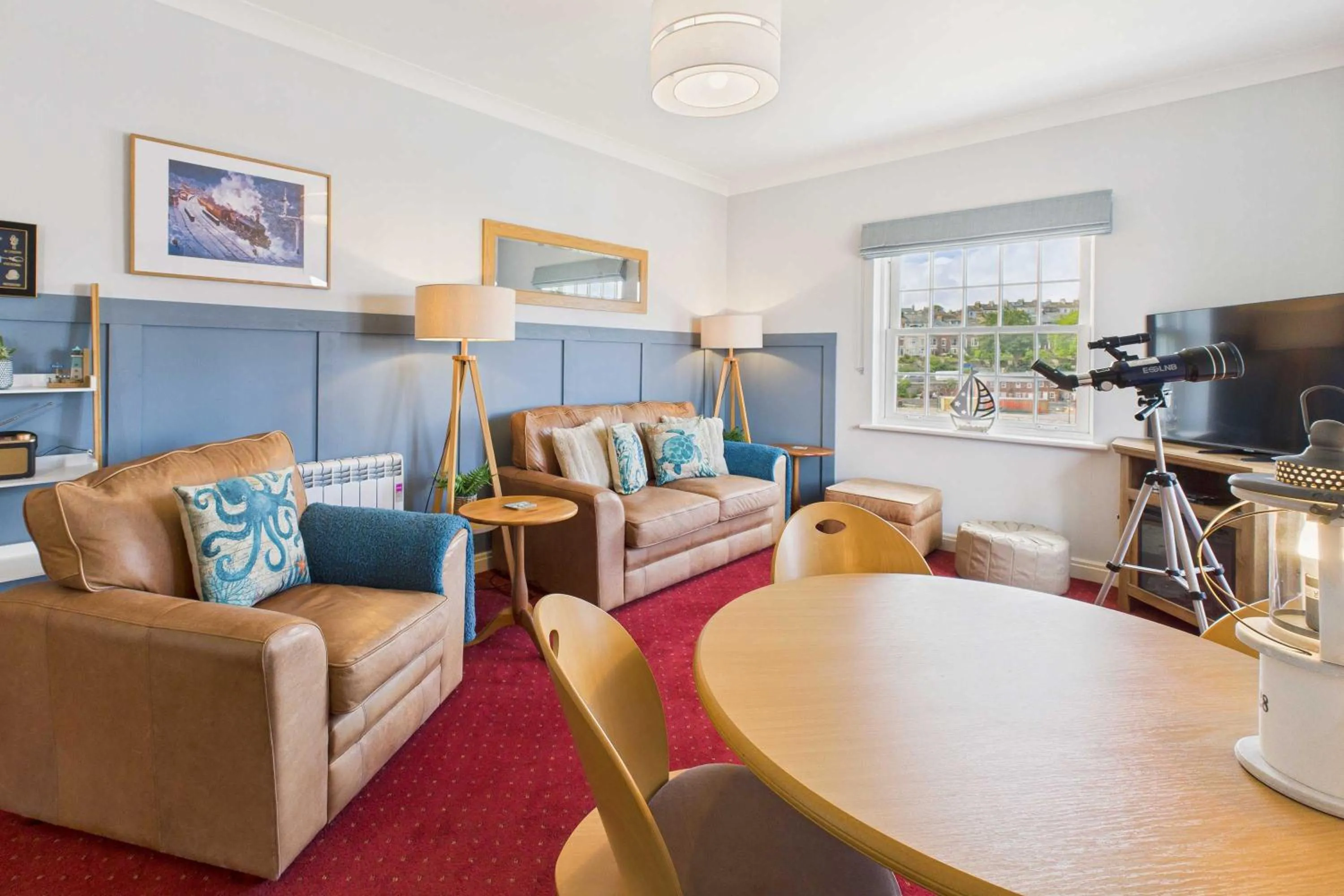TV and multimedia in Host & Stay - Starboard Bow