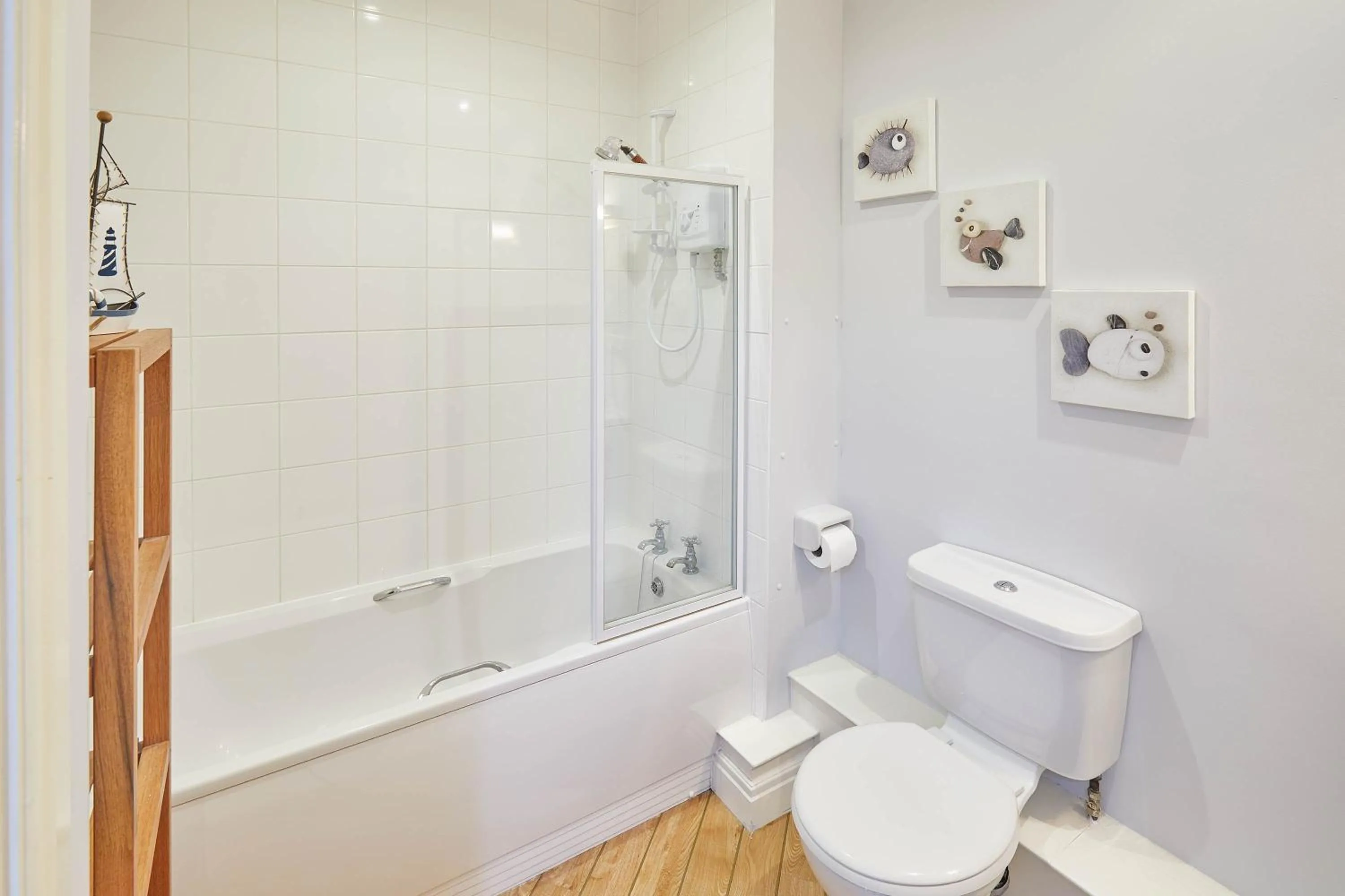 Shower in Host & Stay - Starboard Bow