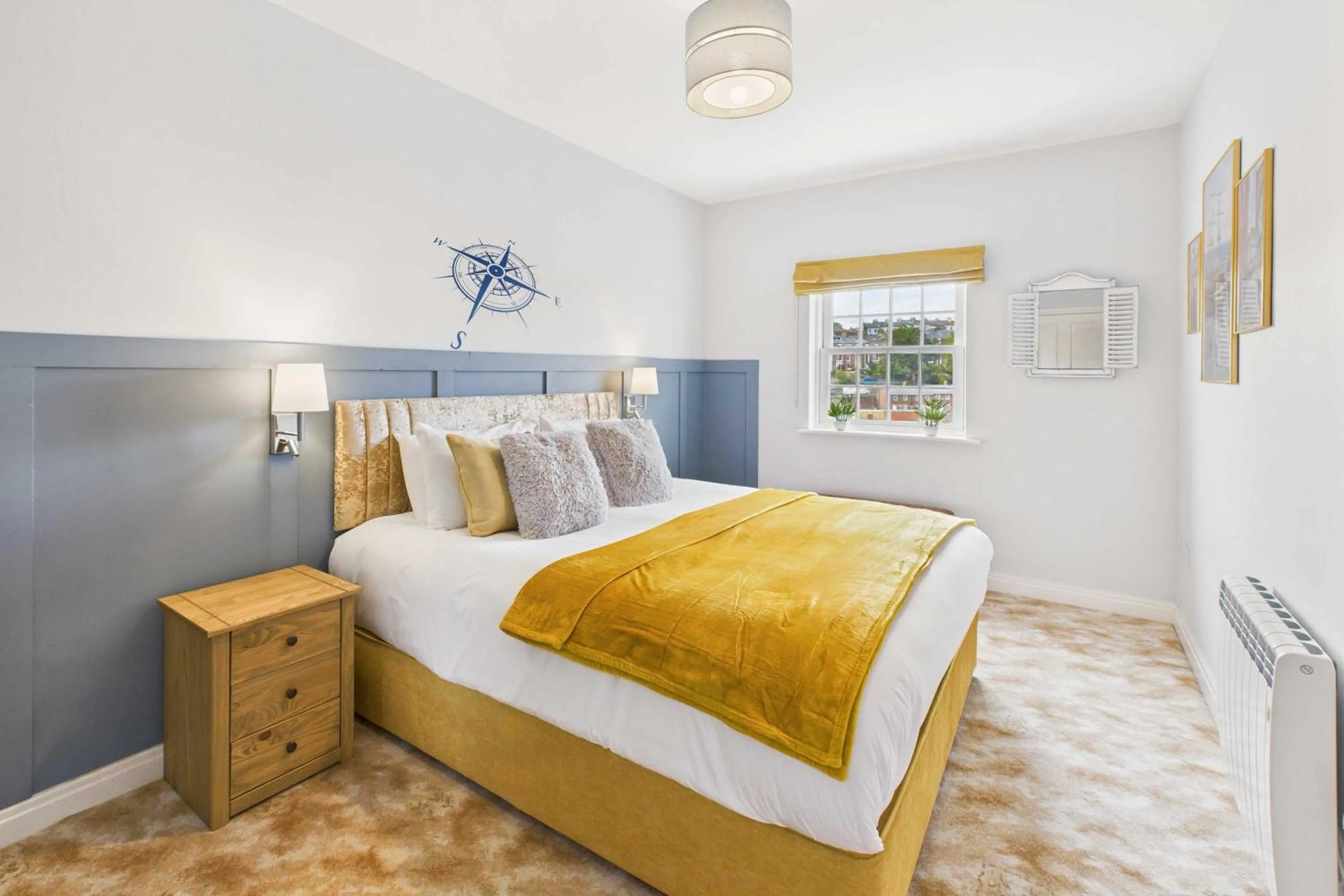 Bed in Host & Stay - Starboard Bow