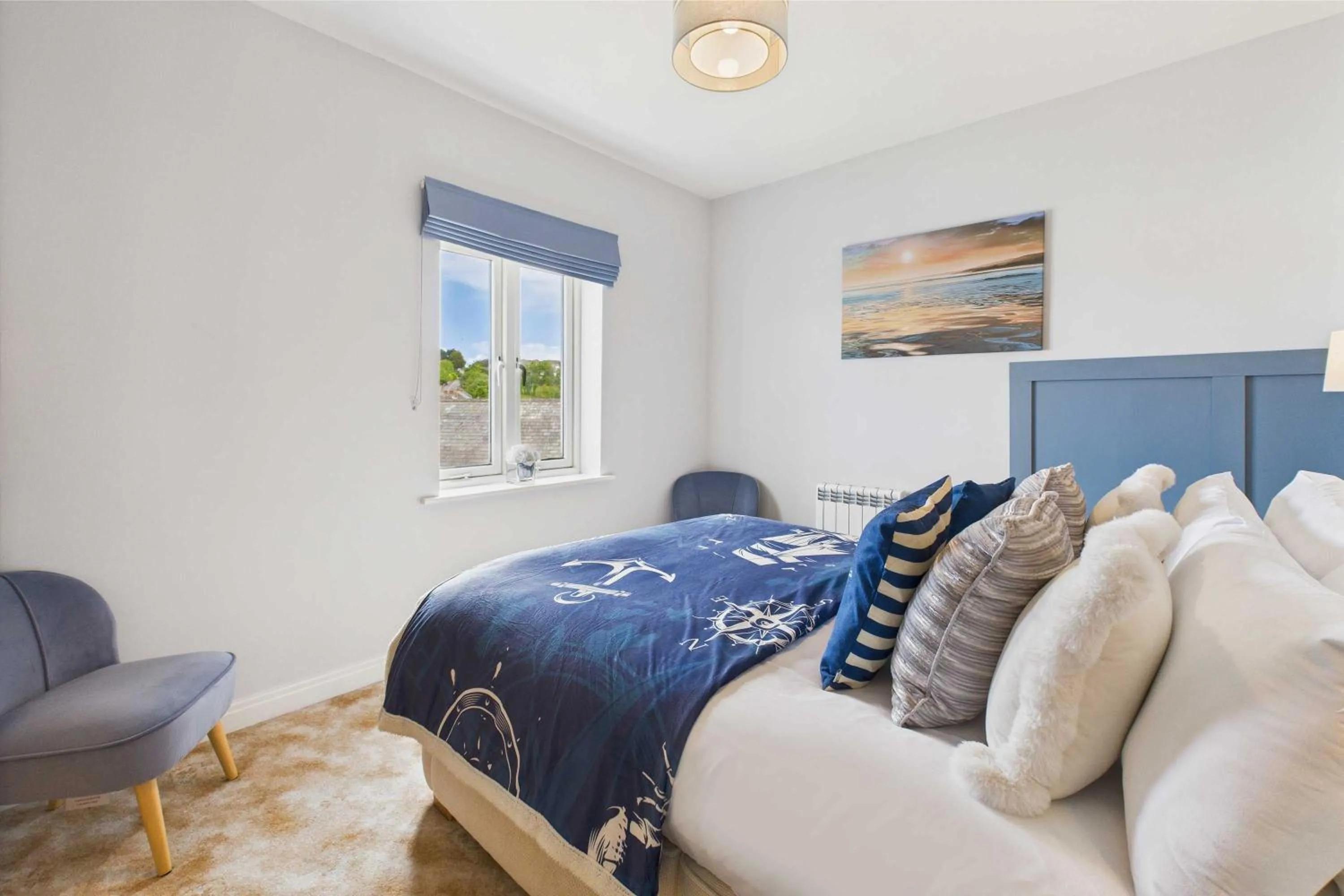Bed in Host & Stay - Starboard Bow