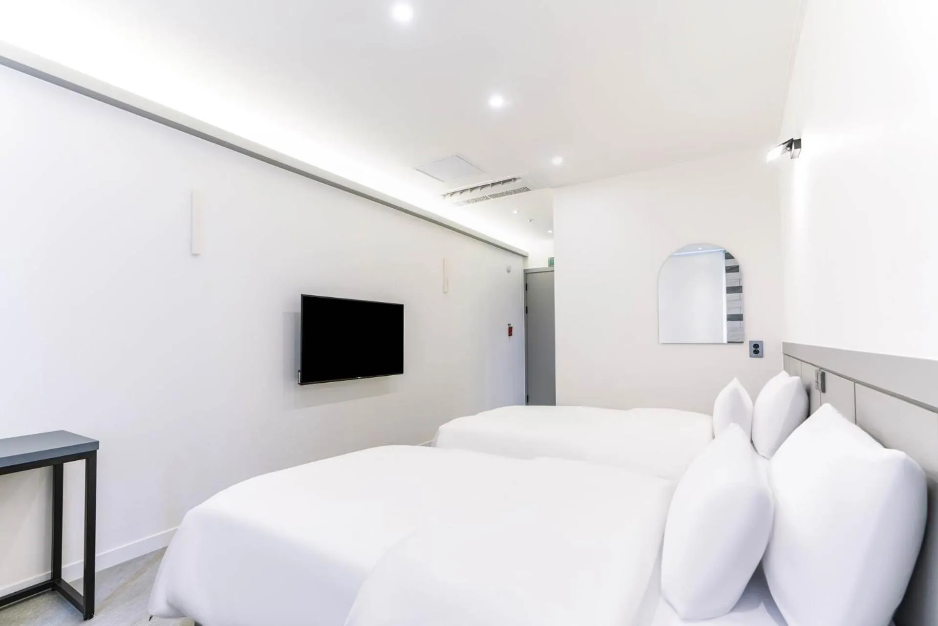 Photo of the whole room in Pyeongtaek Godeok Rich Stay Hotel