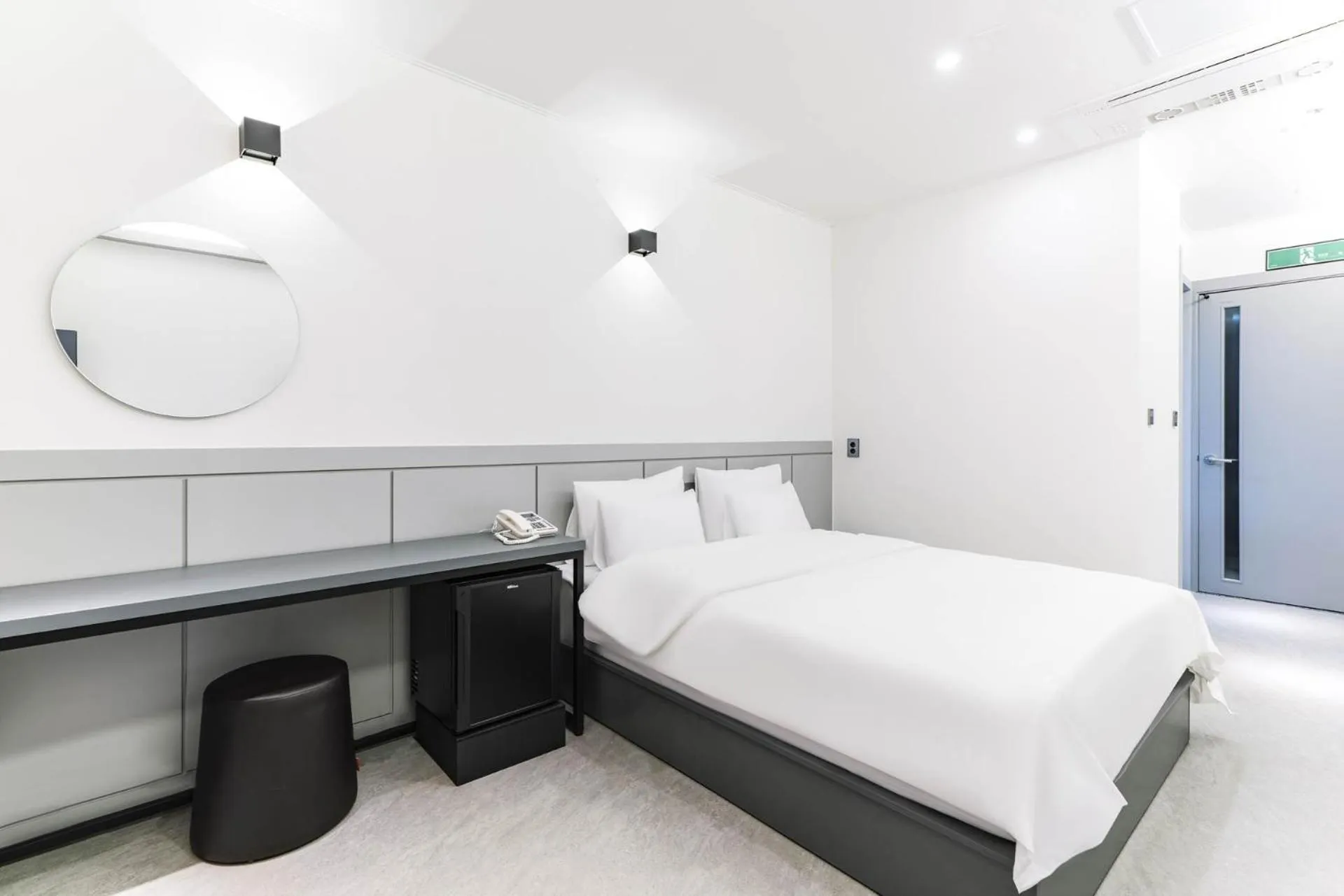 Photo of the whole room in Pyeongtaek Godeok Rich Stay Hotel