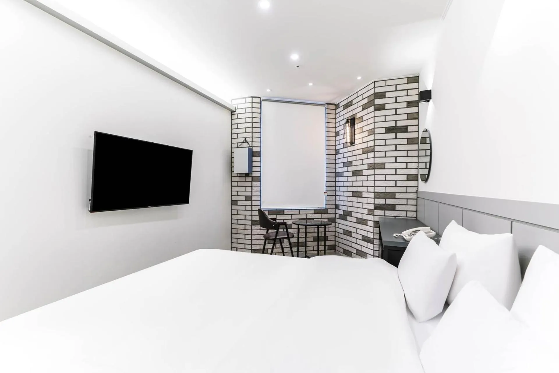 Photo of the whole room, TV/Entertainment Center in Pyeongtaek Godeok Rich Stay Hotel