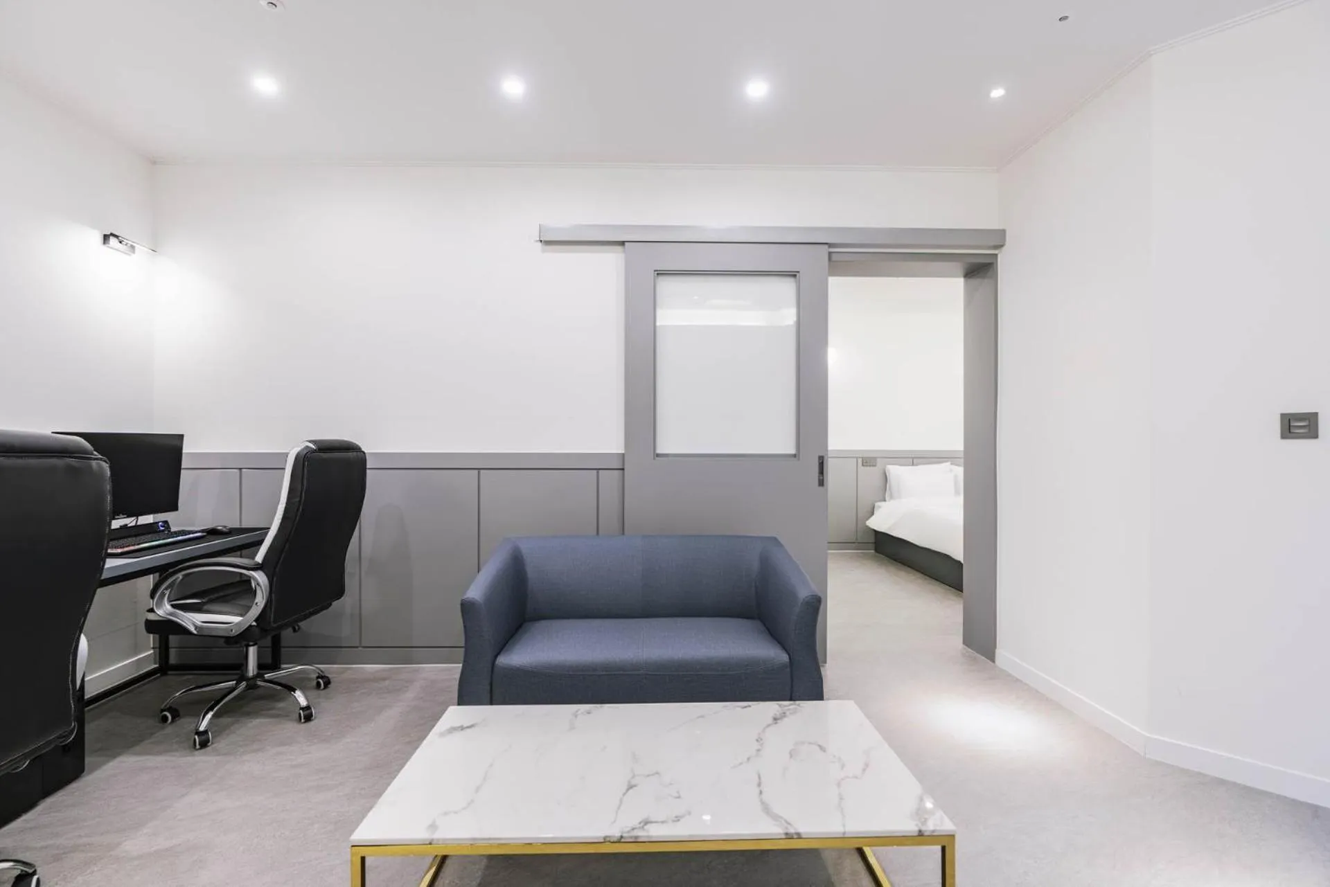 Living room in Pyeongtaek Godeok Rich Stay Hotel