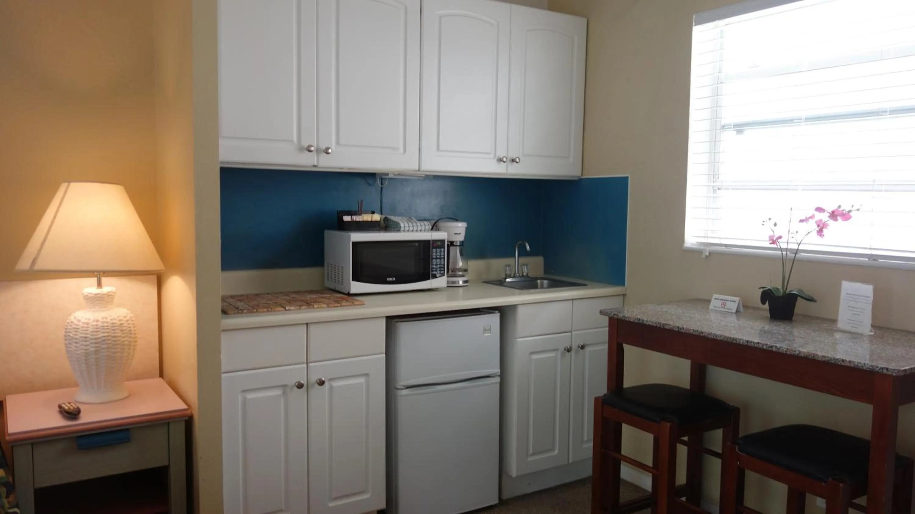 Kitchen or kitchenette in Ocean Inn