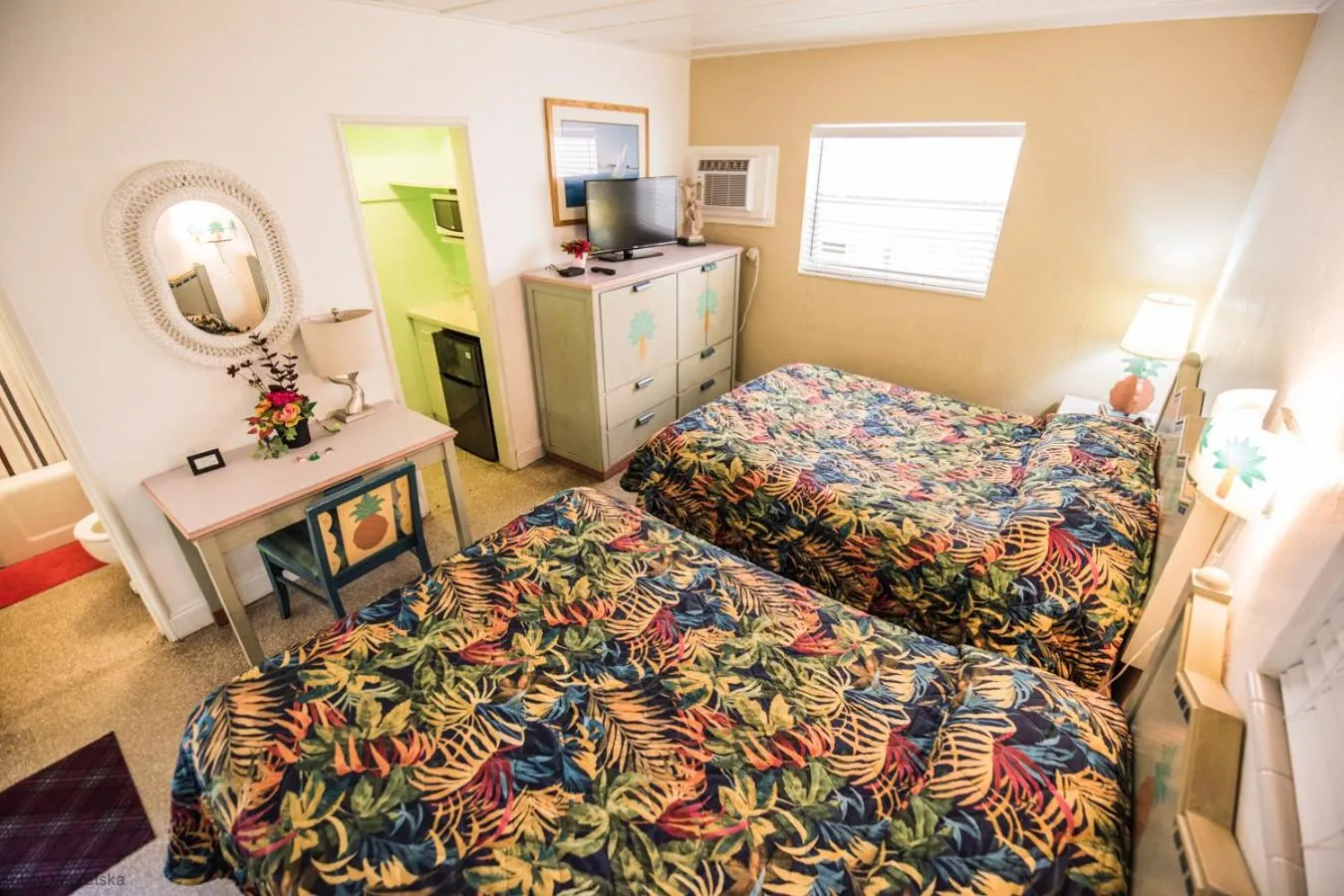 Photo of the whole room, Bed in Ocean Inn