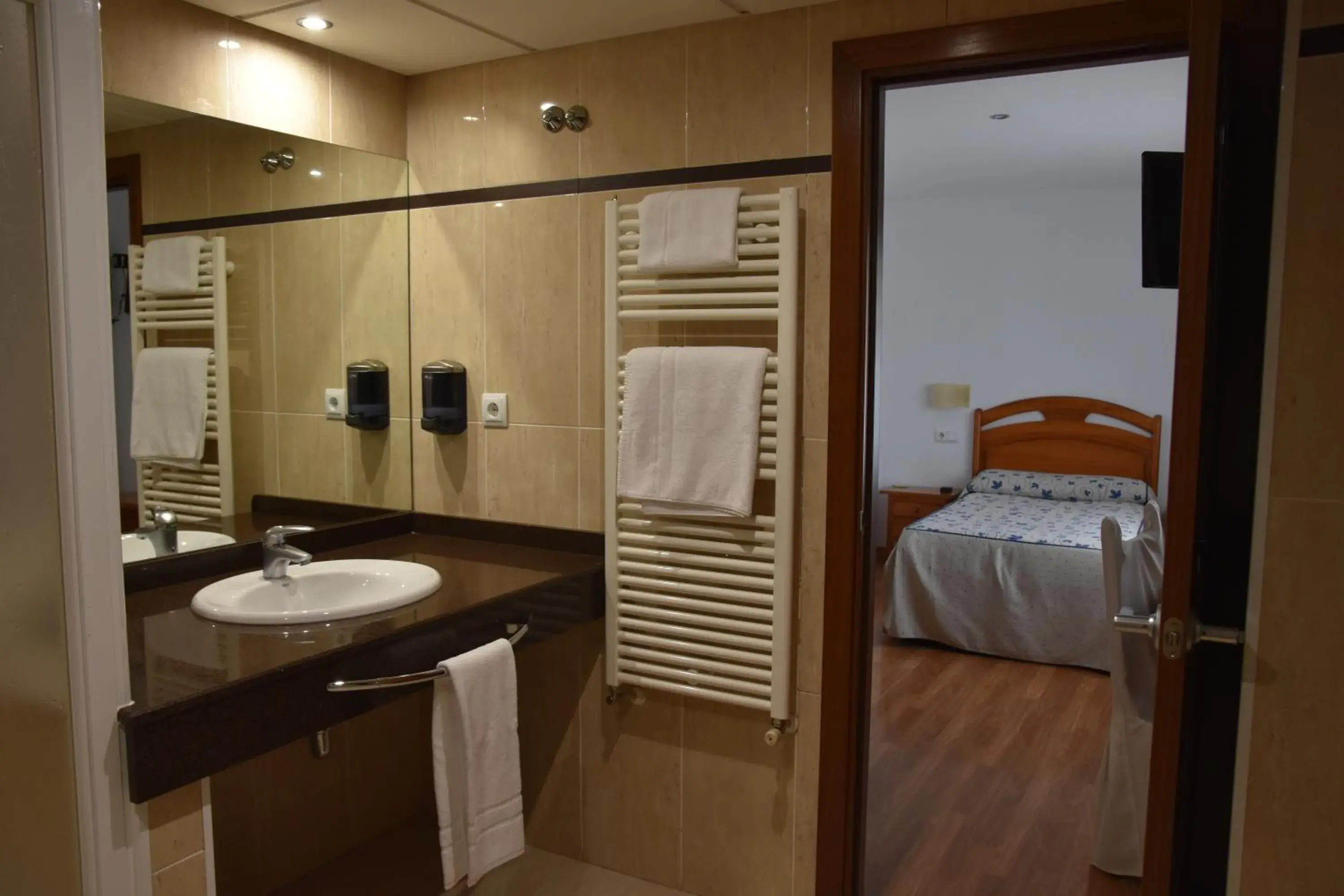 Single Room - single occupancy in Aparthotel Tres Caminos Single Room - single occupancy in Aparthotel Tres Caminos